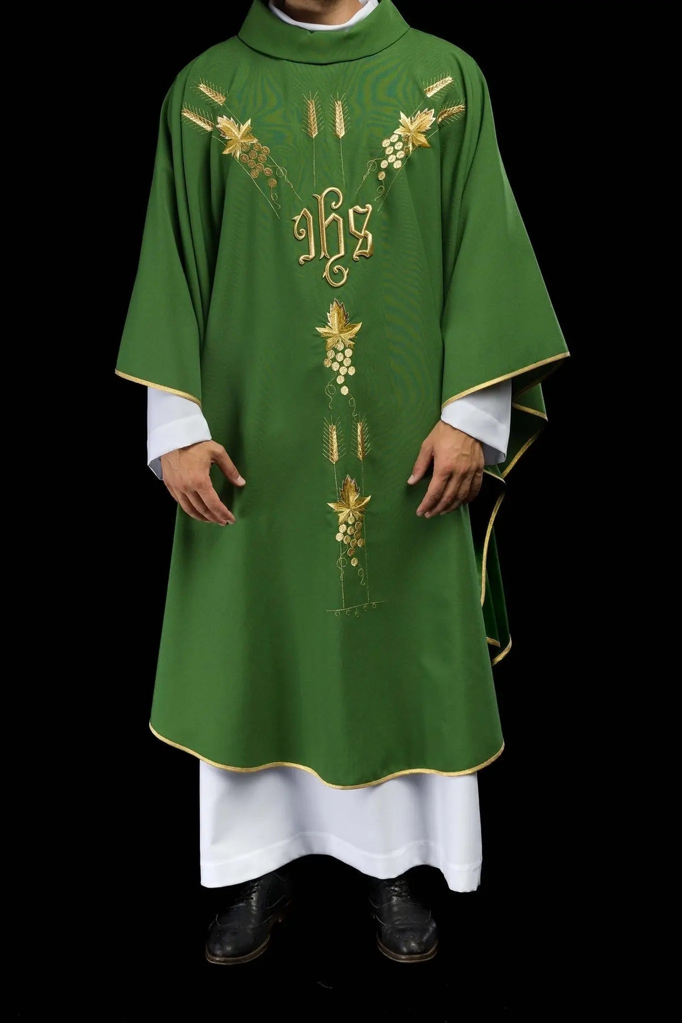 Chasuble brodée avec symbole IHS raisins Vert
