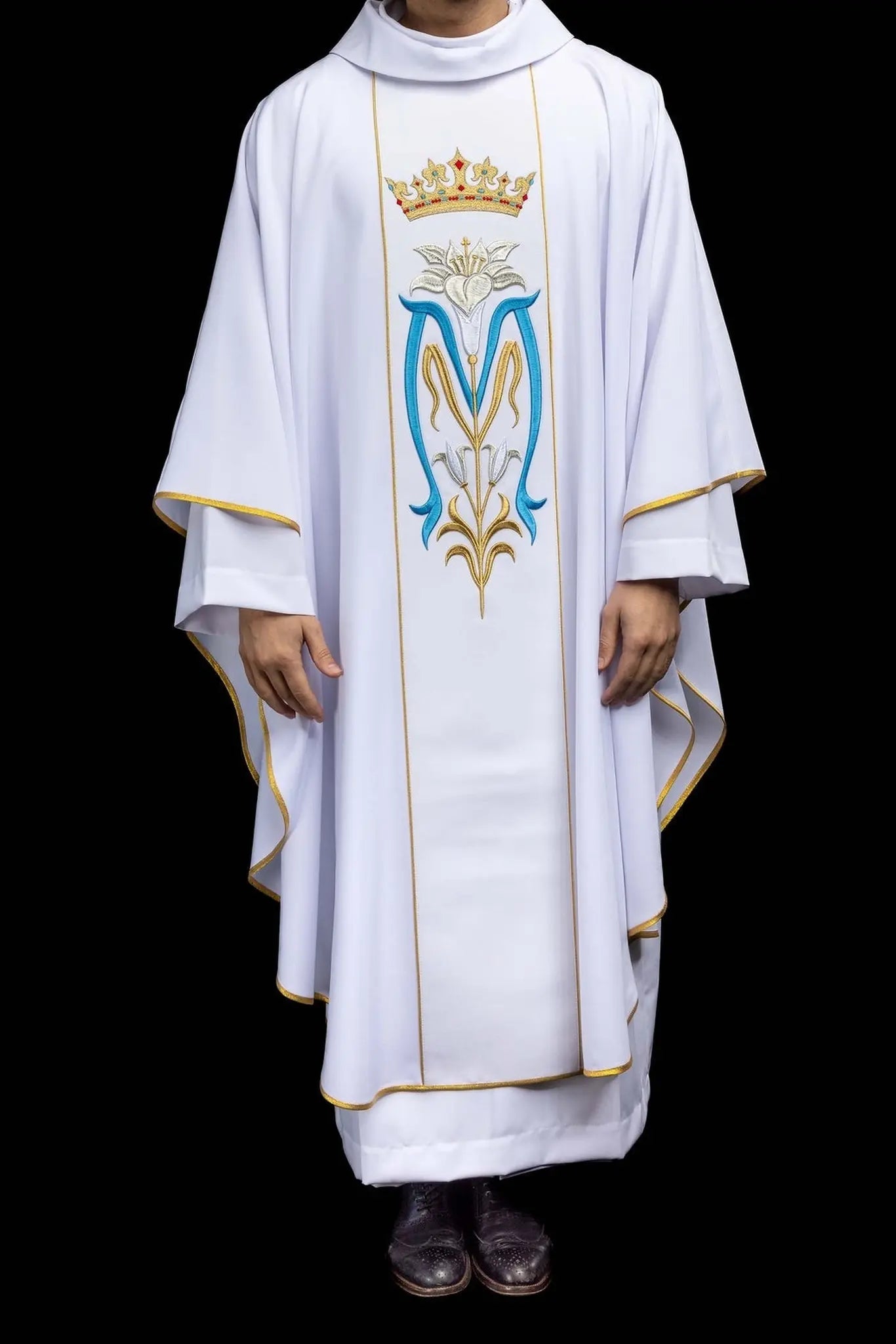 Chasuble blanche mariale avec broderie de couronne