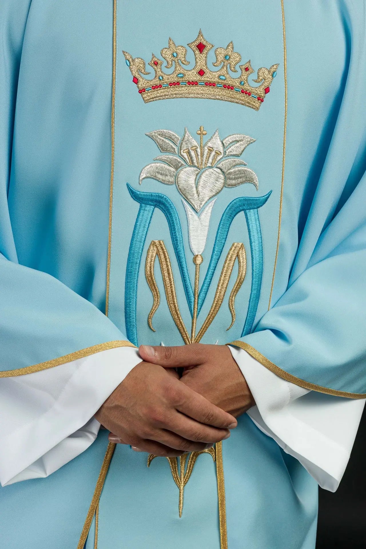 Marian liturgical chasuble embroidered with crown Blue