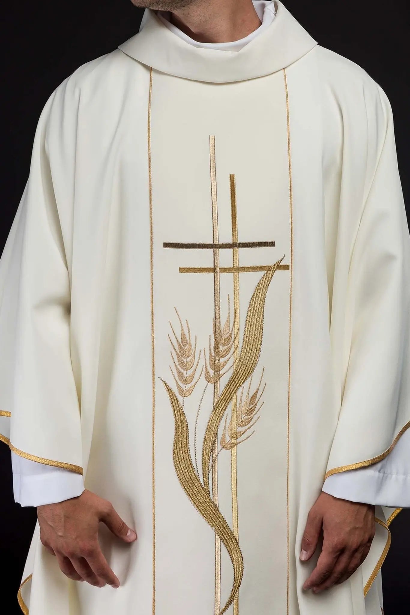 Chasuble embroidered with cross and ear motifs ecru