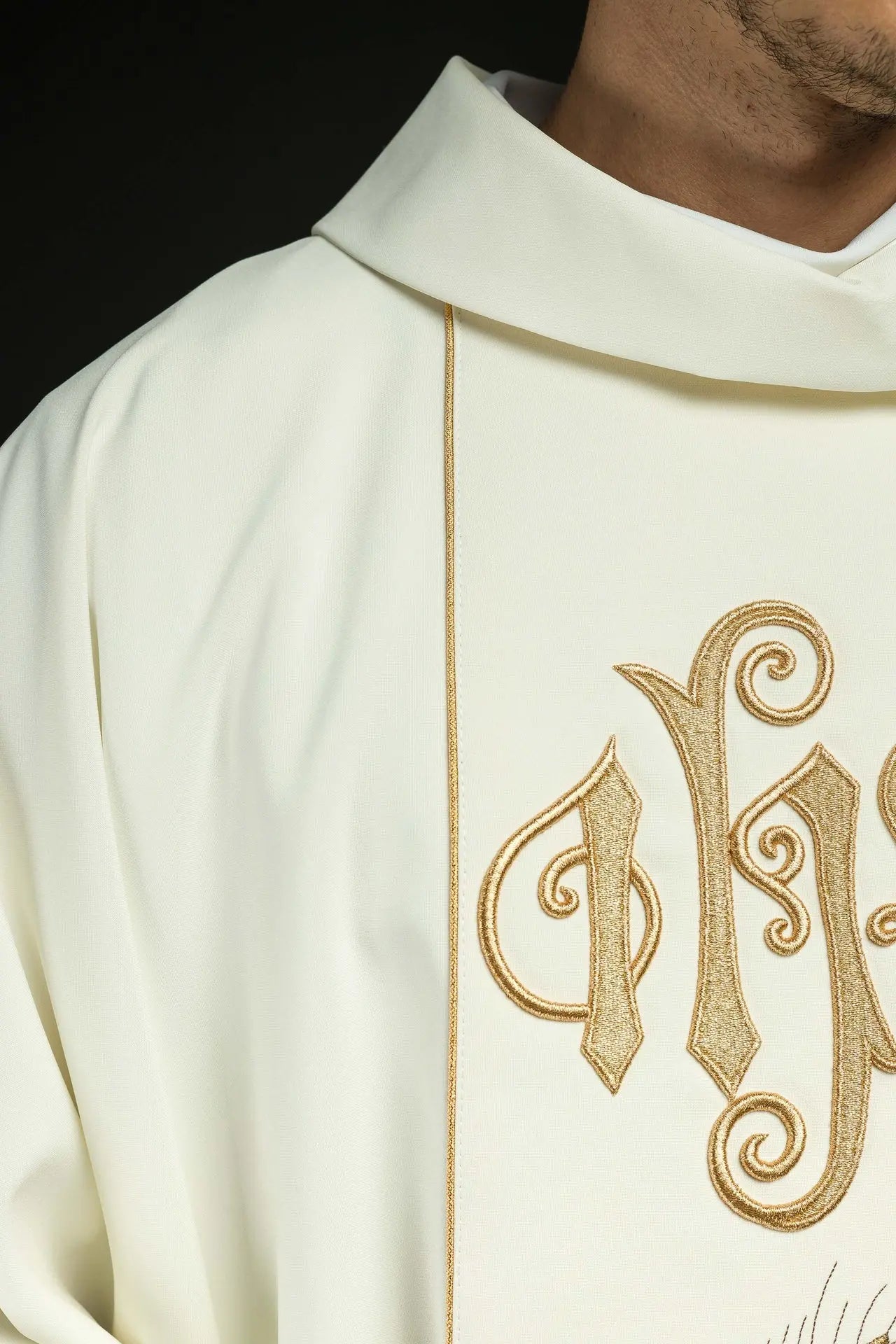 Belt chasuble embroidered with IHS symbol, ears and grapes ecru