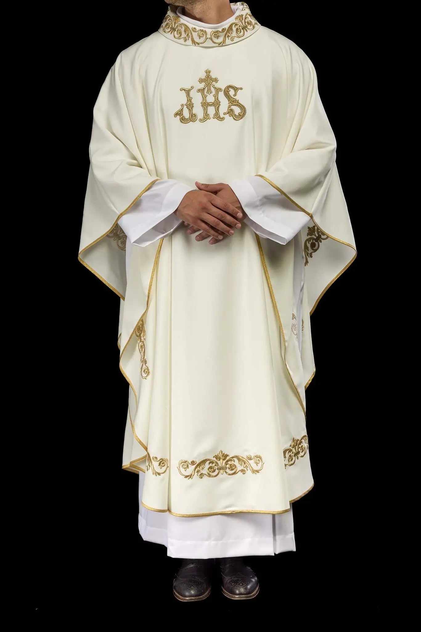Chasuble avec bordure décorée et motif IHS
