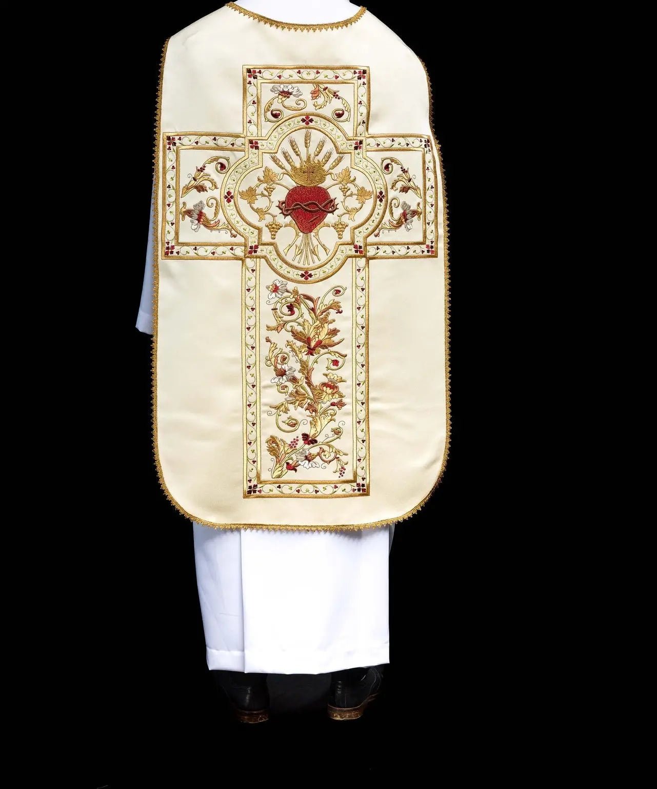 Chasuble romaine brodée avec le Cœur de Jésus-Christ