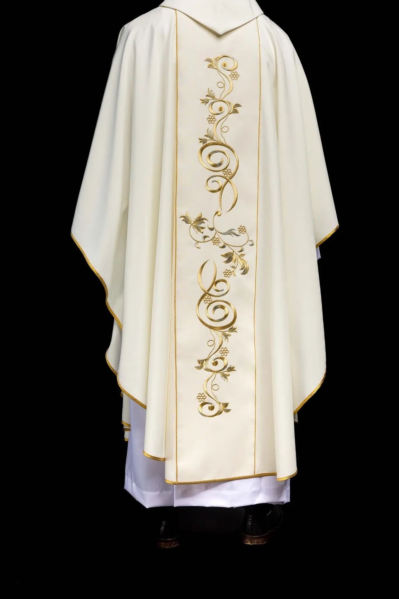 Ecru chasuble with the image of Jesus the Good Shepherd