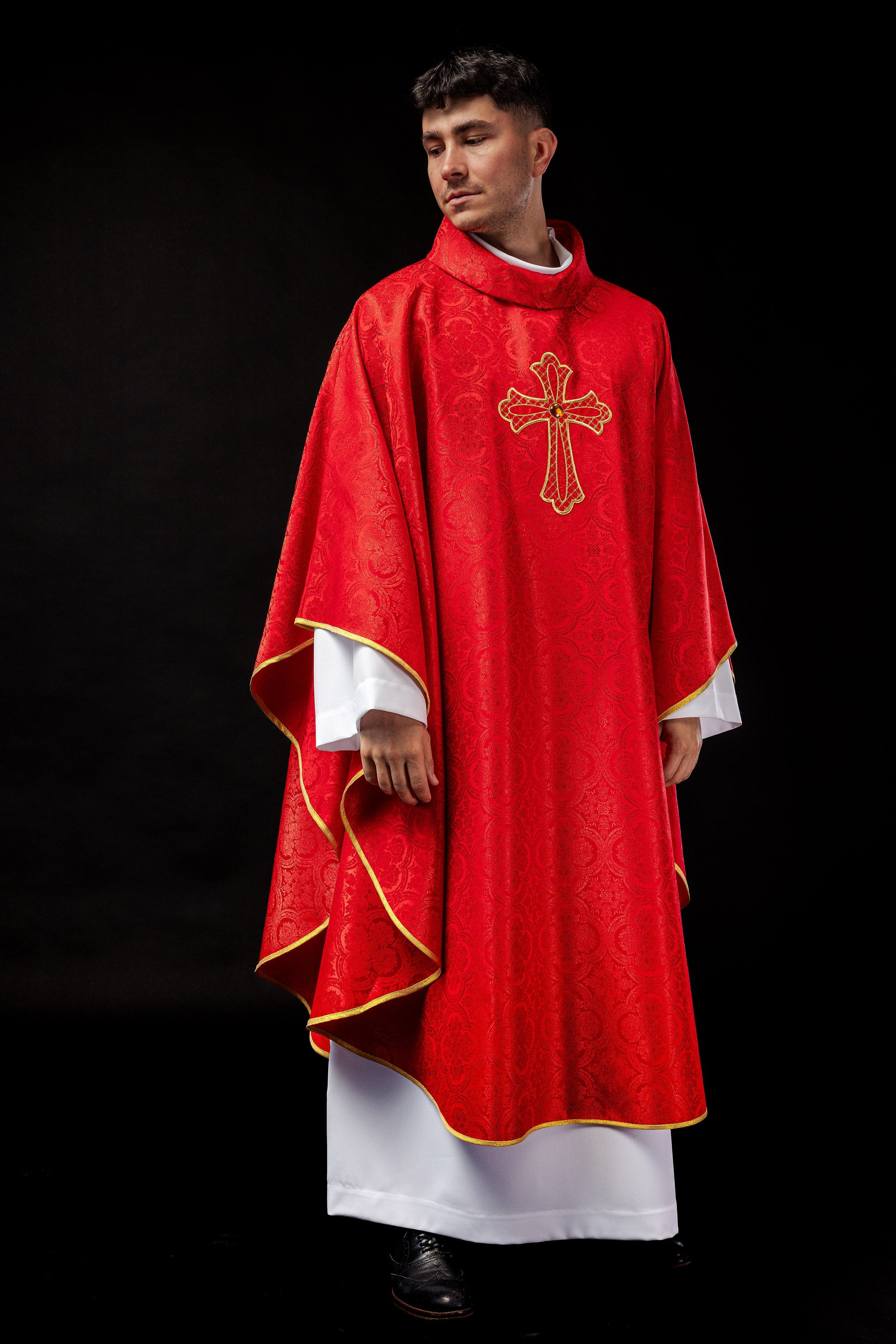 Chasuble brodée avec symbole de la croix Rouge