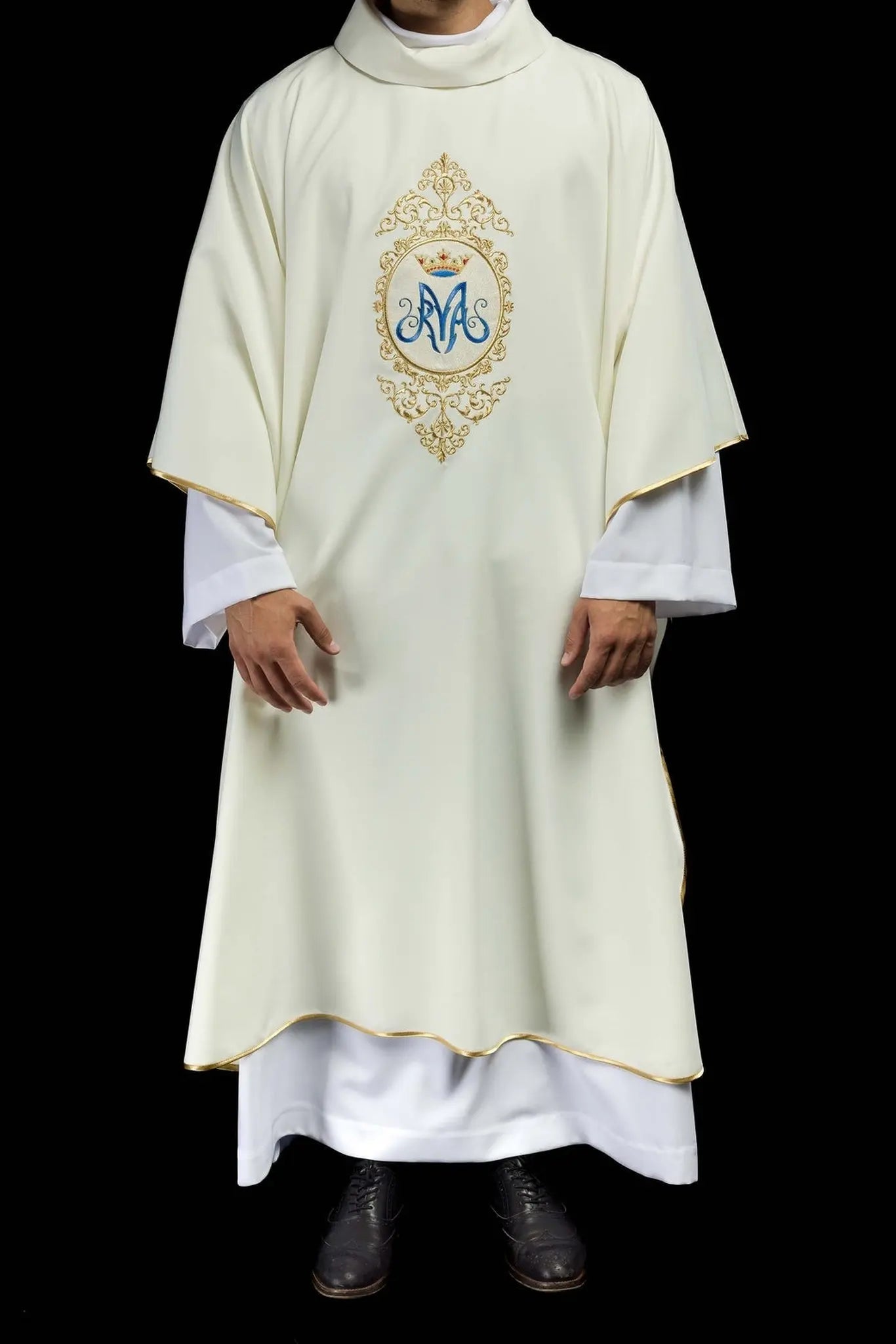 Chasuble with Marian motif surrounded by gold embroidery