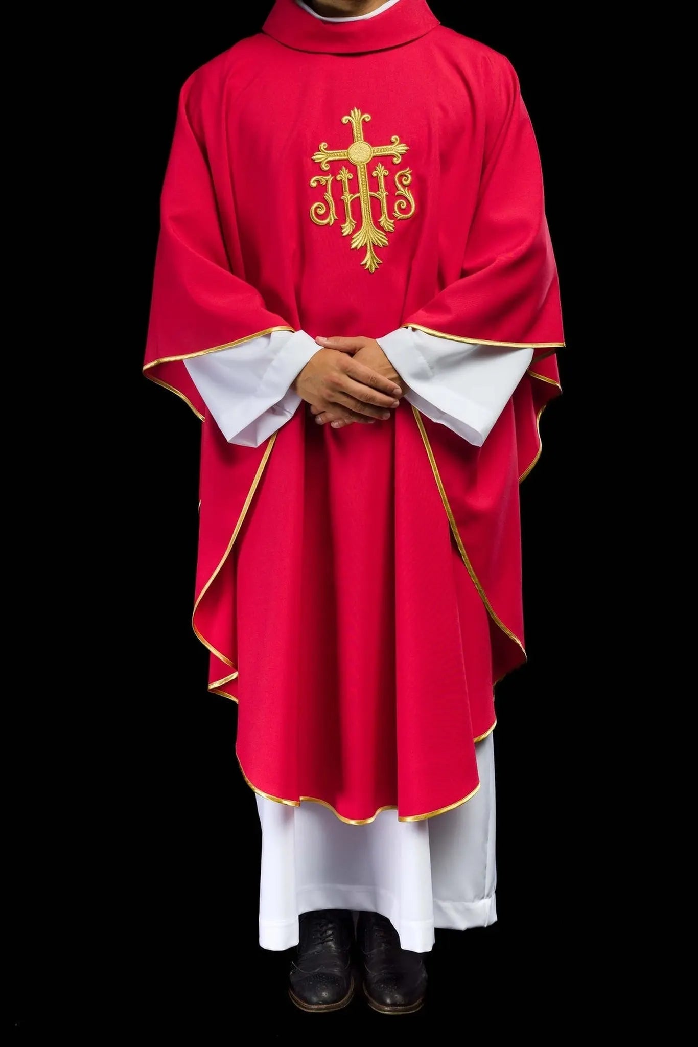 Chasuble rouge brodée avec symbole JHS