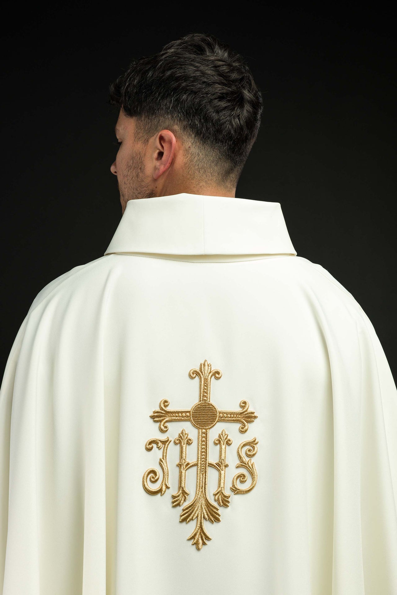 Ornat haftowany krzyża ecru - ORNATY.PL