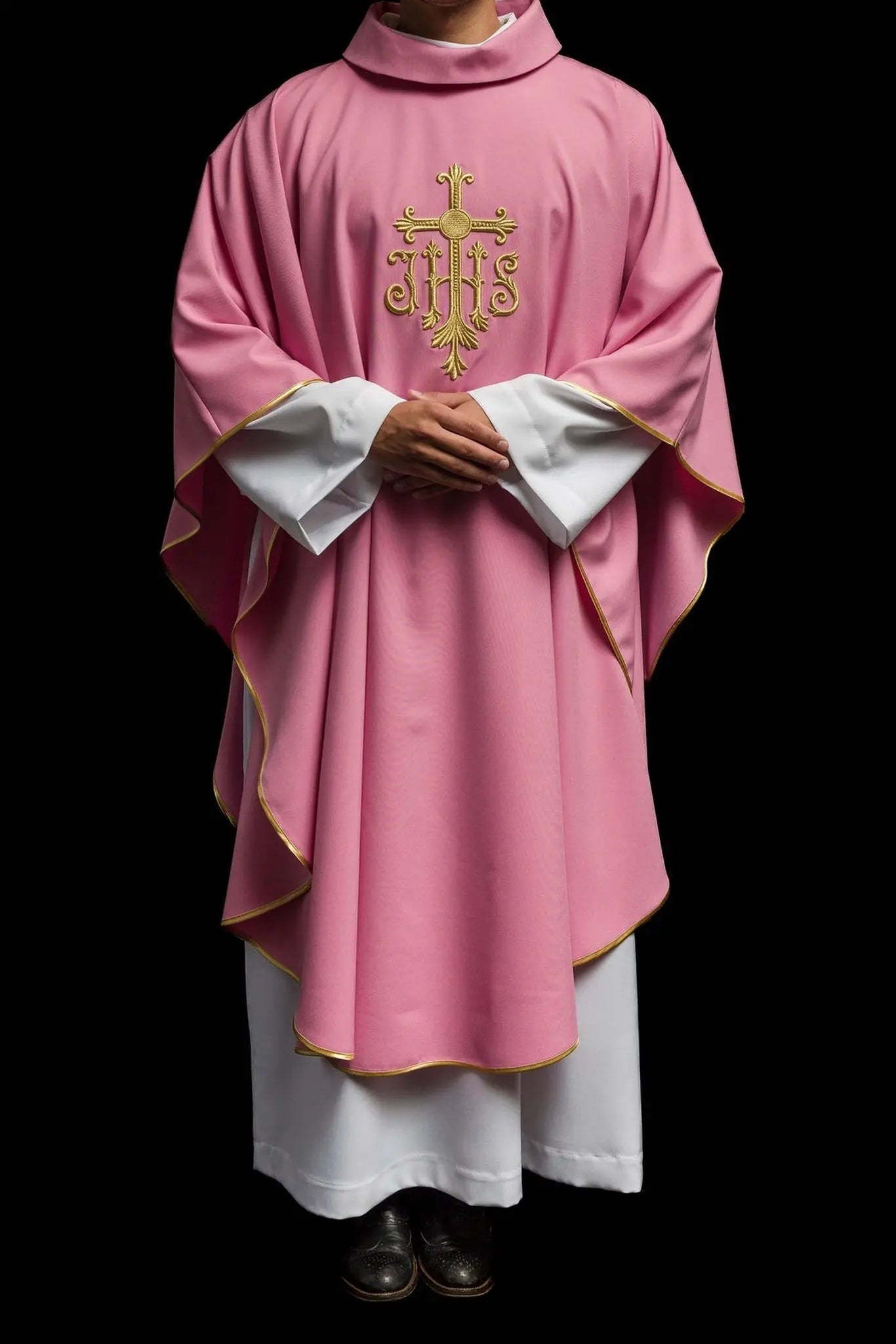 Chasuble rose JHS avec broderie en relief