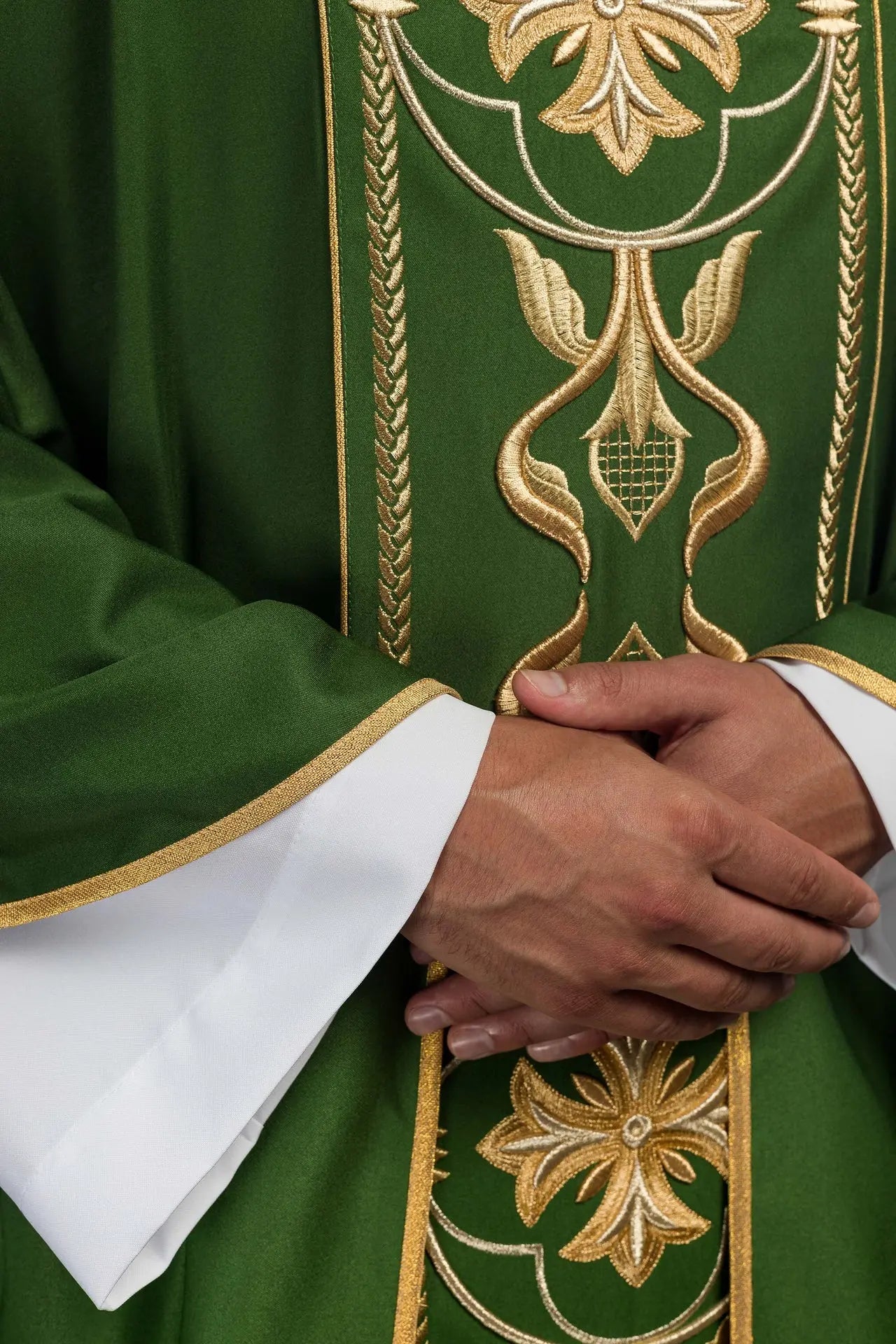 Chasuble brodée verte avec bande décorative