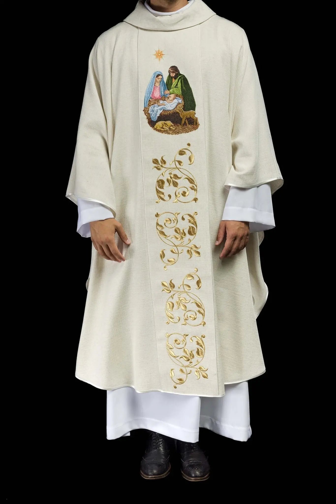 Chasuble brodée avec l'image de la Sainte Famille tissu en toile naturelle