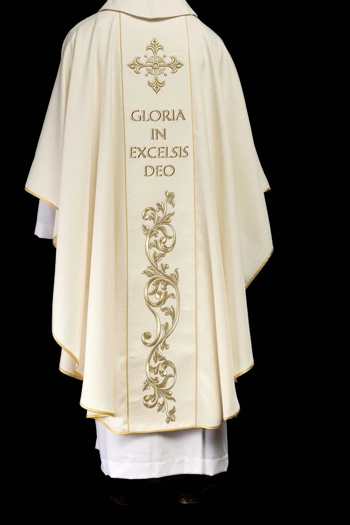 Embroidered chasuble for Christmas with the image of the Holy Family
