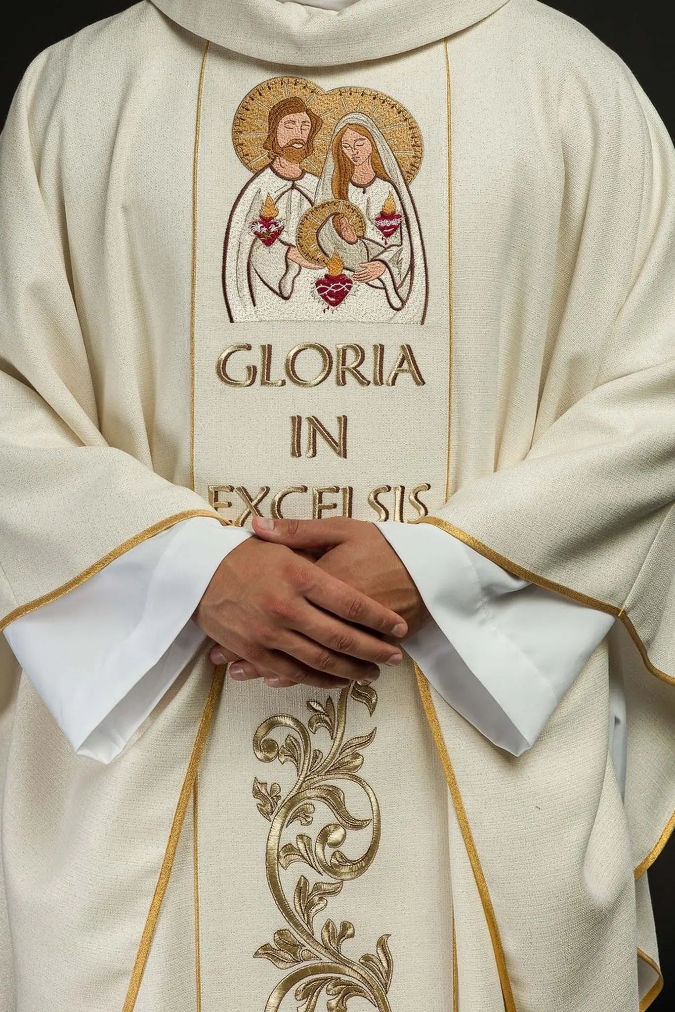 Chasuble brodée pour Noël avec l'image de la Sainte Famille