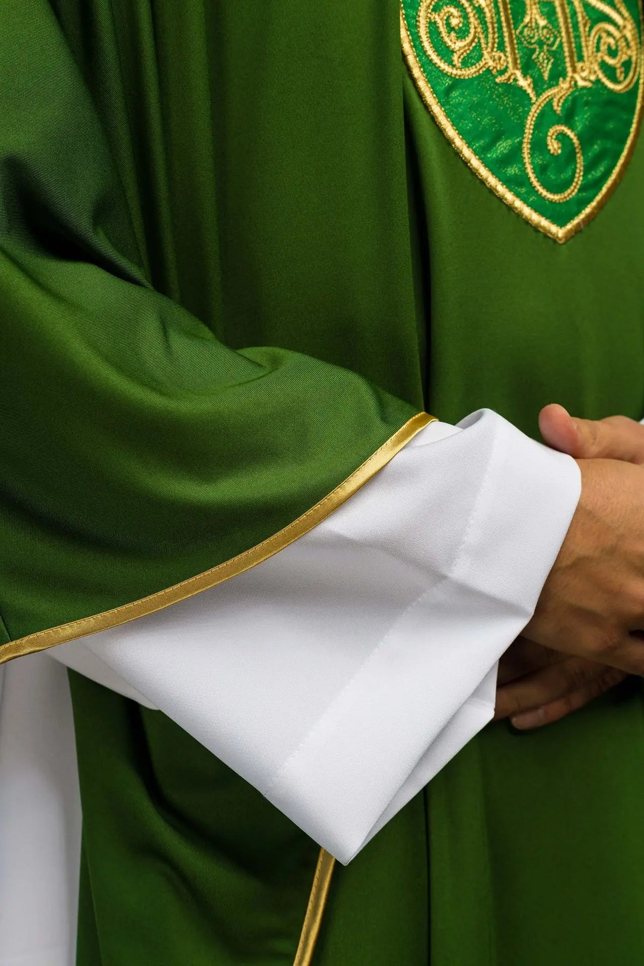 Chasuble embroidered with IHS lightweight SACROLITE knitted fabric