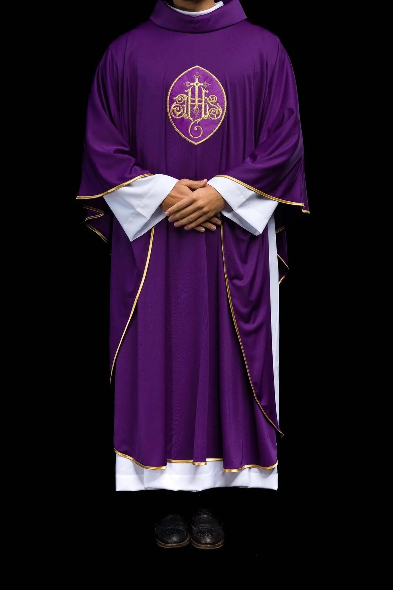 Chasuble brodée avec IHS tissu tricoté léger SACROLITE