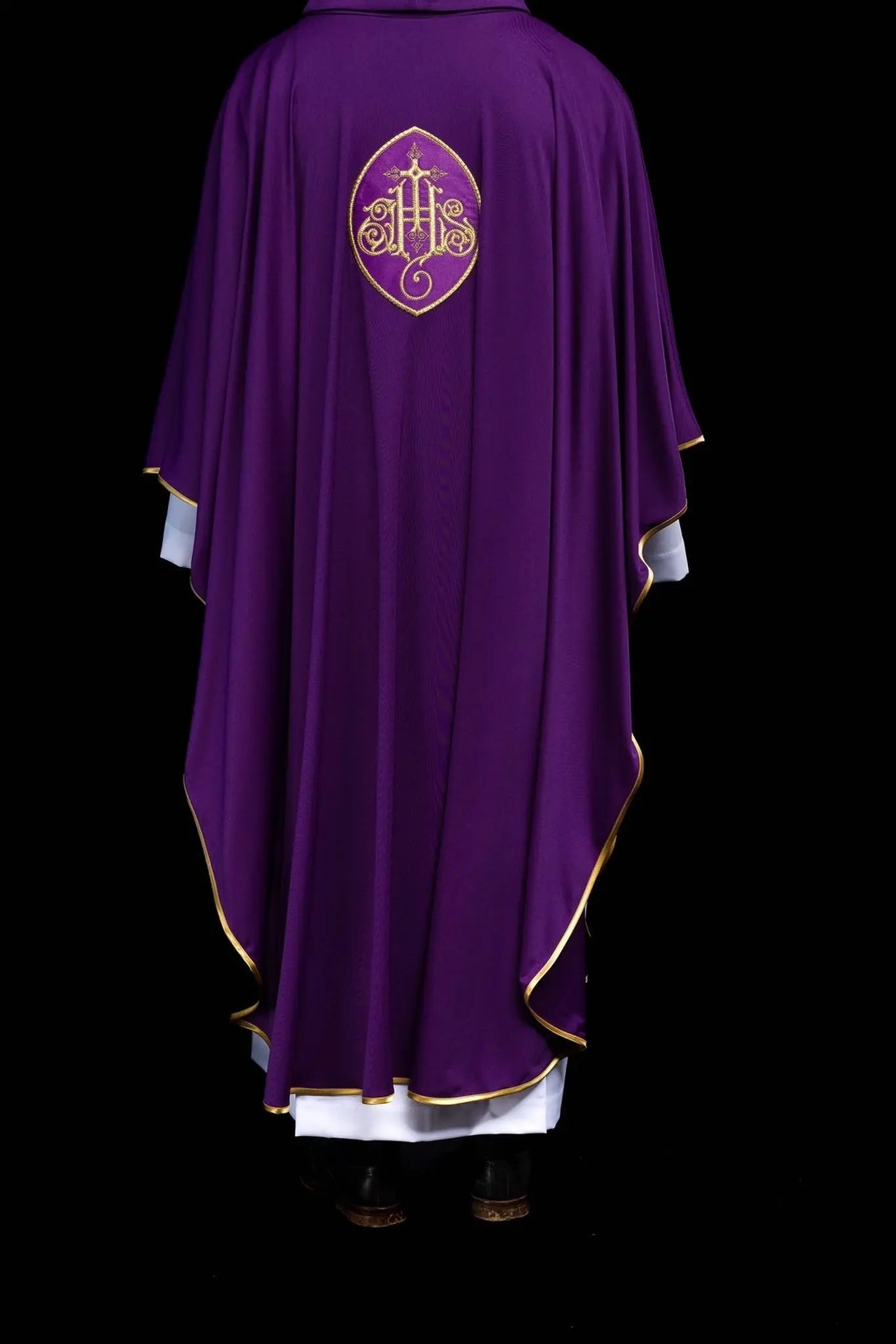 Chasuble brodée avec IHS tissu tricoté léger SACROLITE