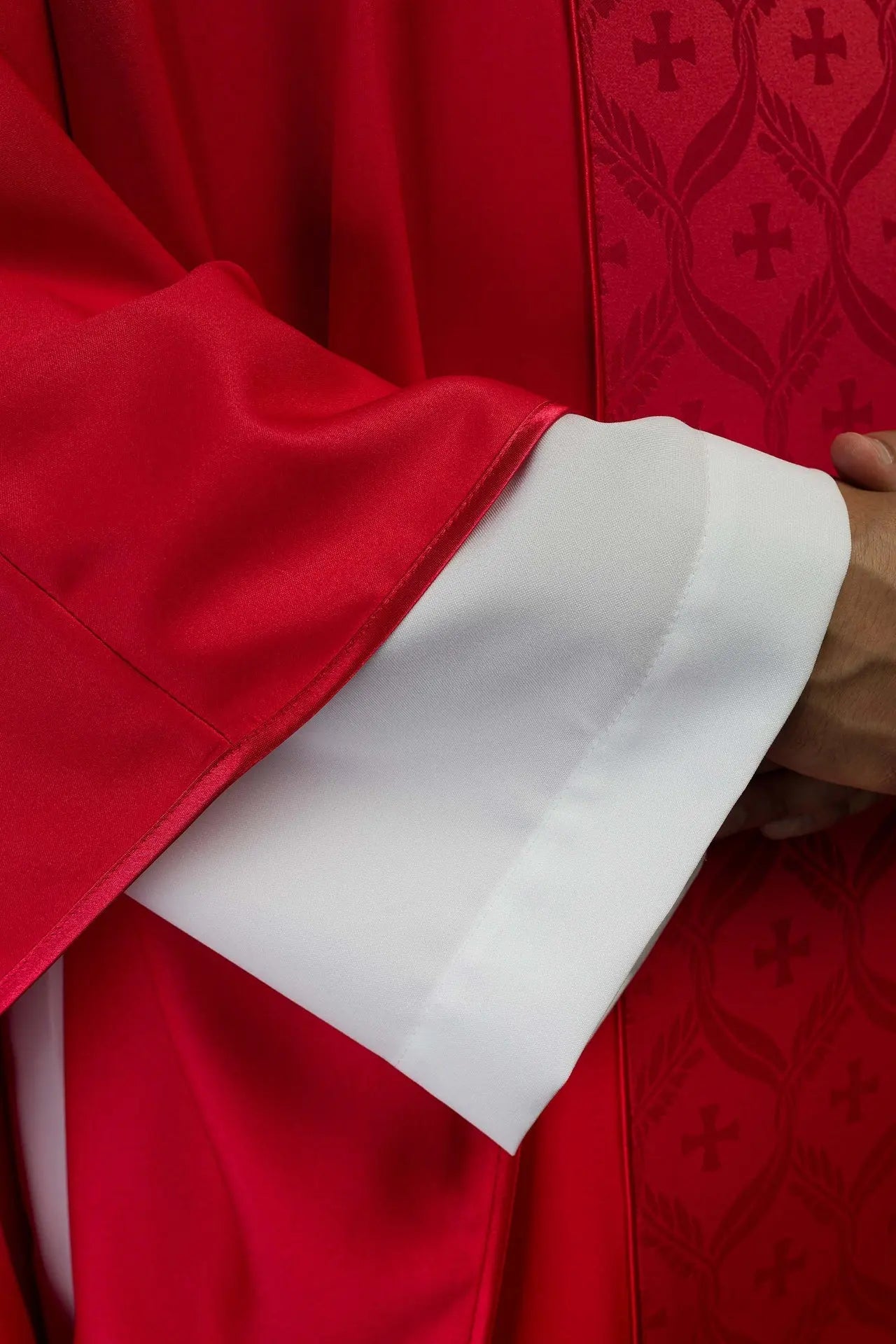 Red Chasuble with Jacquard Cross-patterned Band