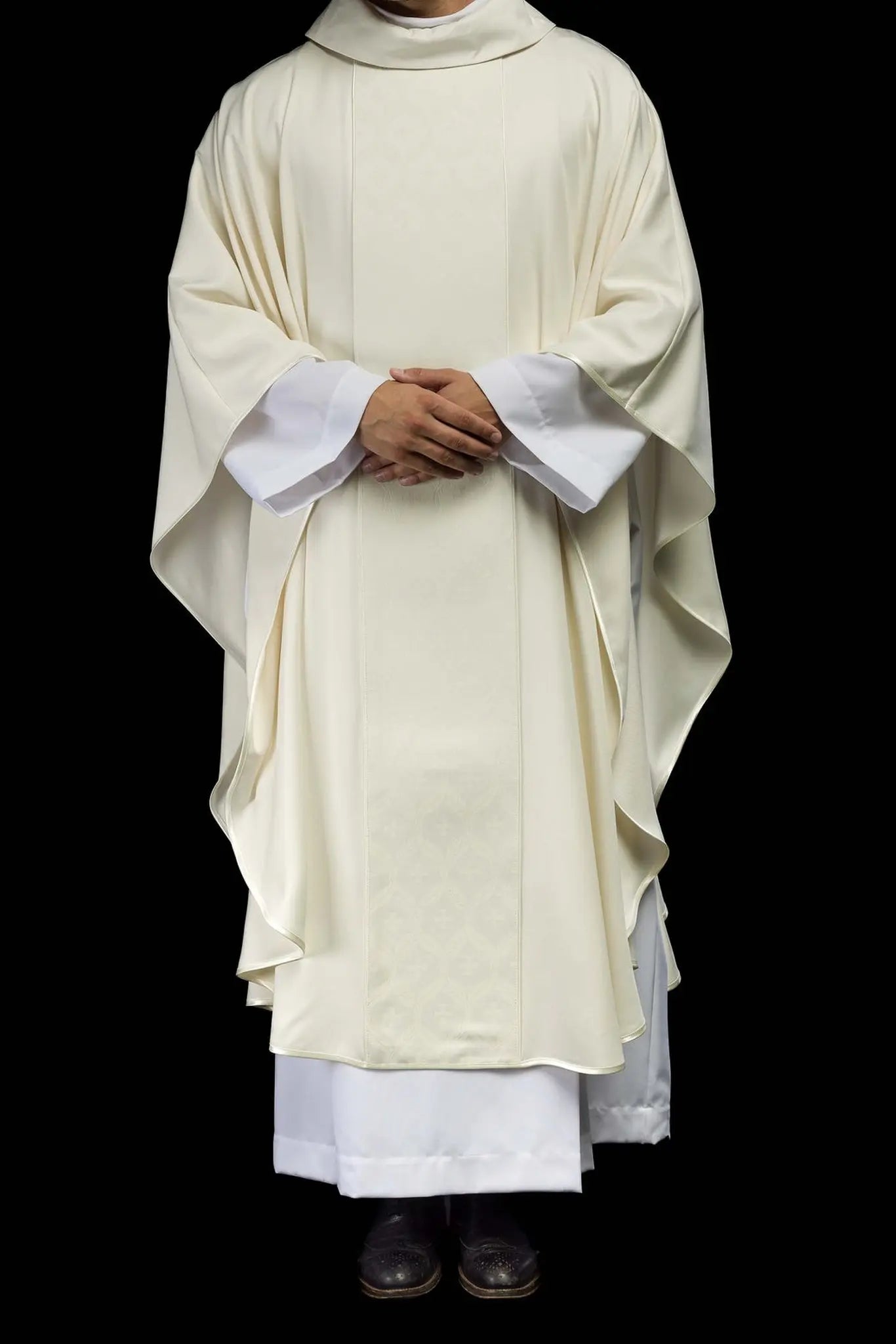 Chasuble écrue avec bande jacquard à motif croix