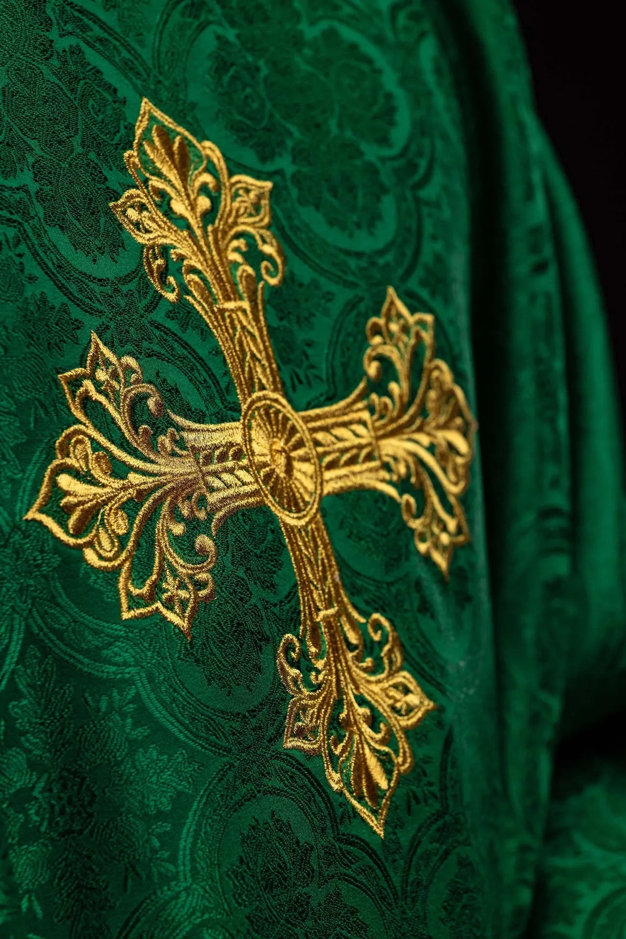 Green chasuble with cross jacquard fabric