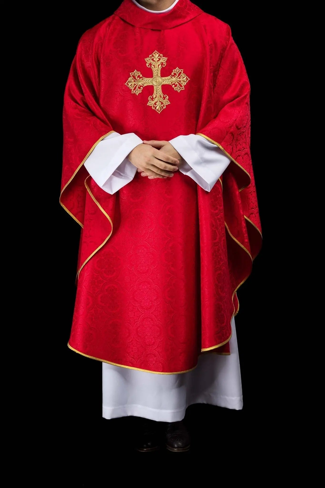 Chasuble rouge en tissu jacquard à croix