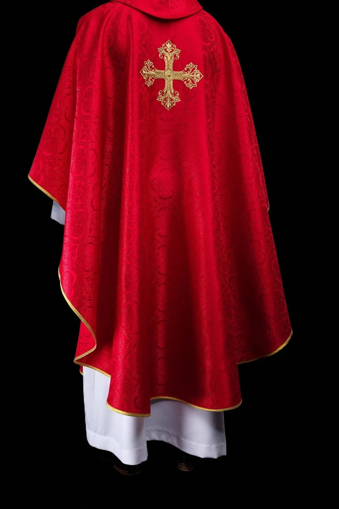 Red chasuble with cross jacquard fabric