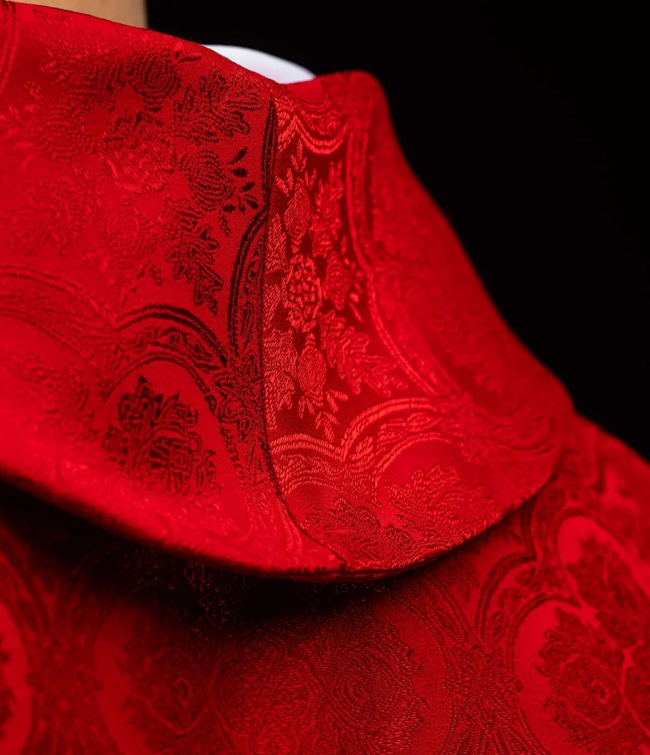 Red chasuble with cross jacquard fabric