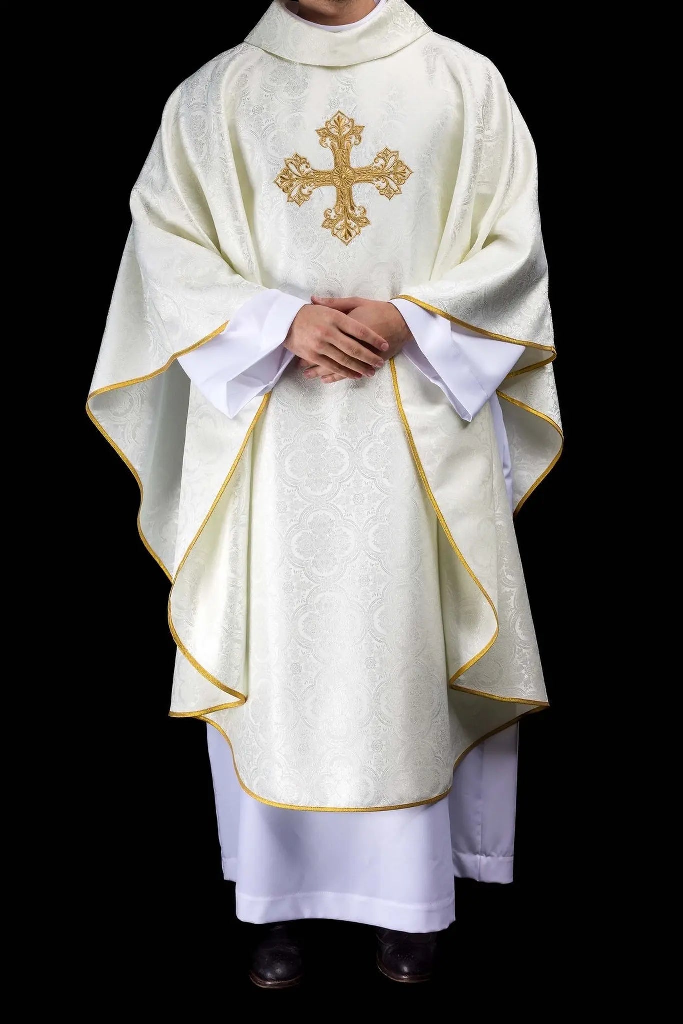 Chasuble écrue en tissu jacquard à croix