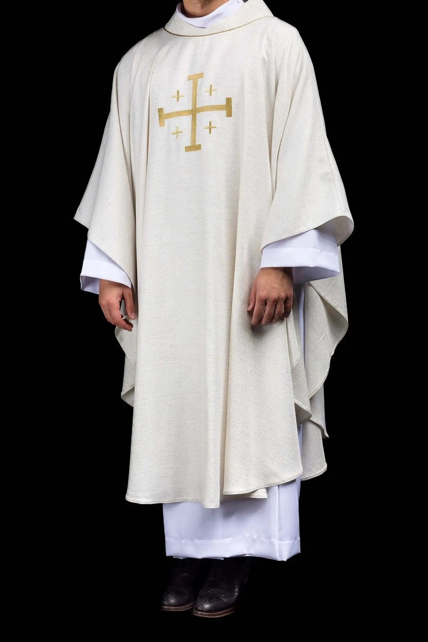 Embroidered chasuble with the Jerusalem Cross ecru
