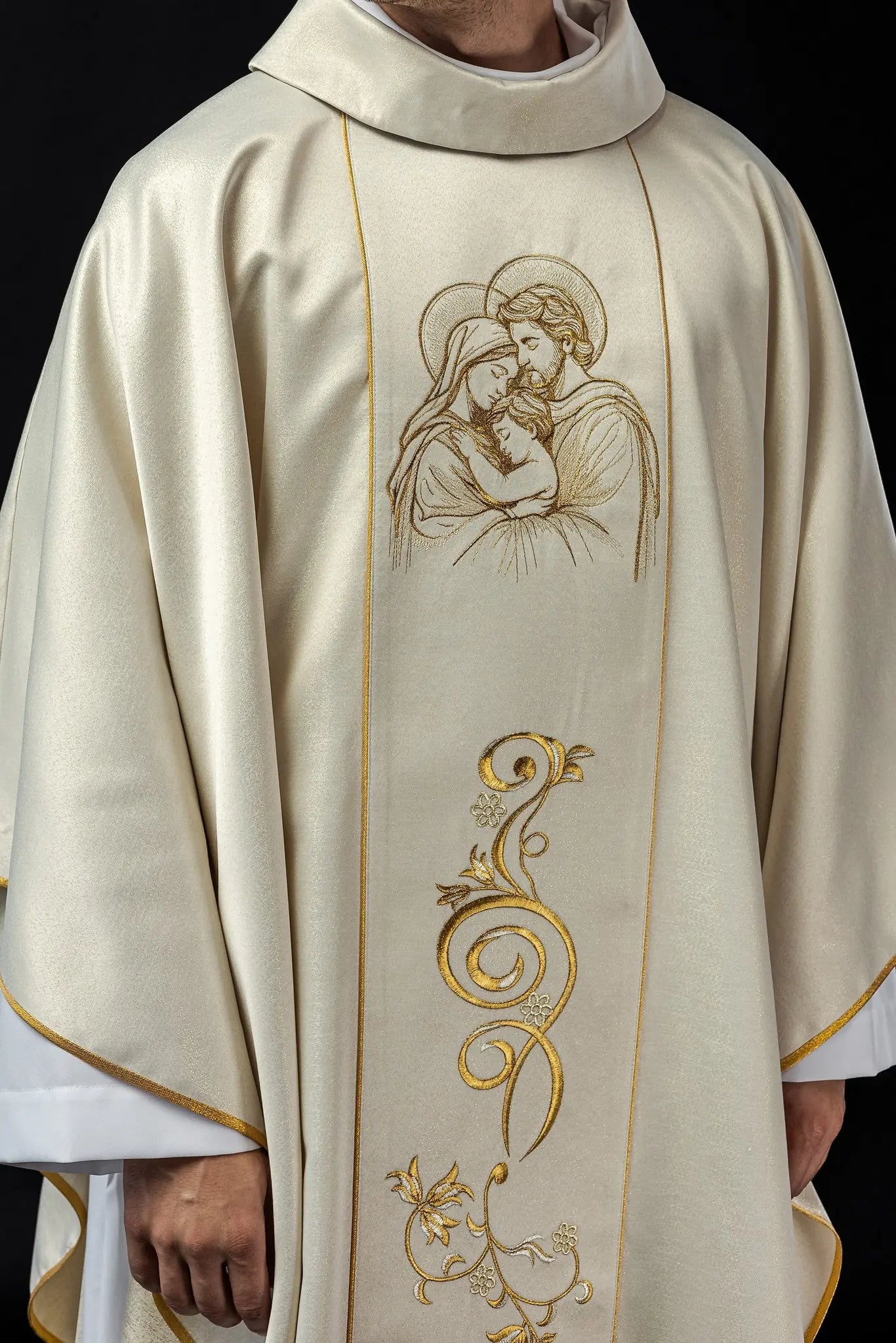 Chasuble brodée pour Noël avec l'image de la Sainte Famille