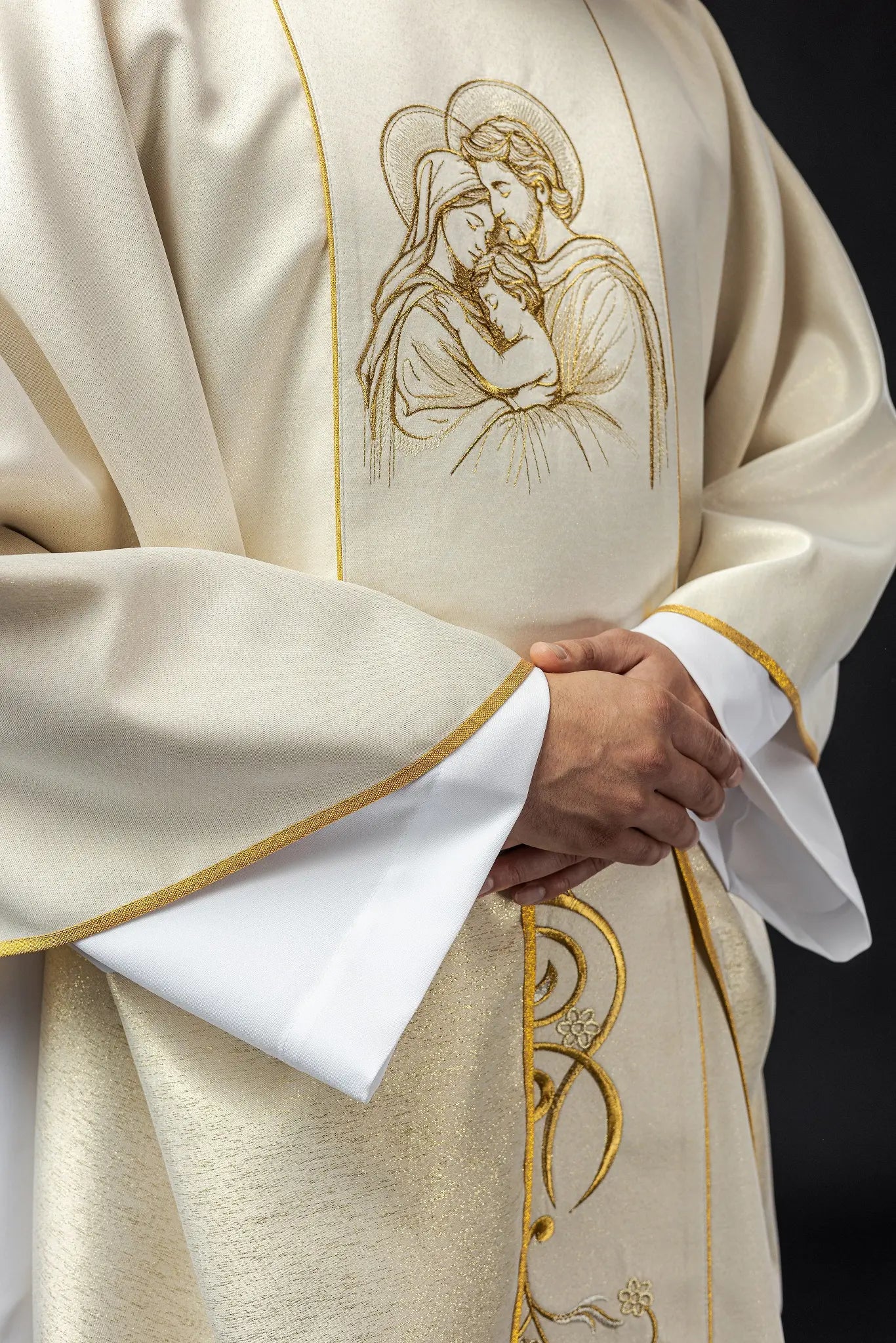 Chasuble brodée pour Noël avec l'image de la Sainte Famille