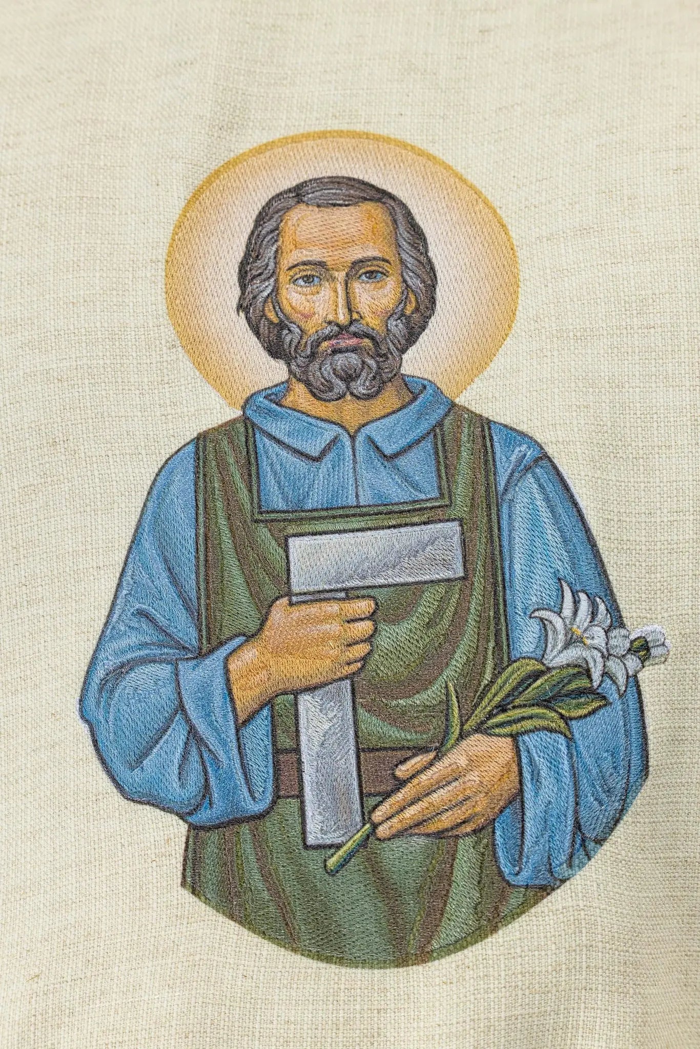 Chasuble écrue avec broderie de Saint Joseph l'Ouvrier
