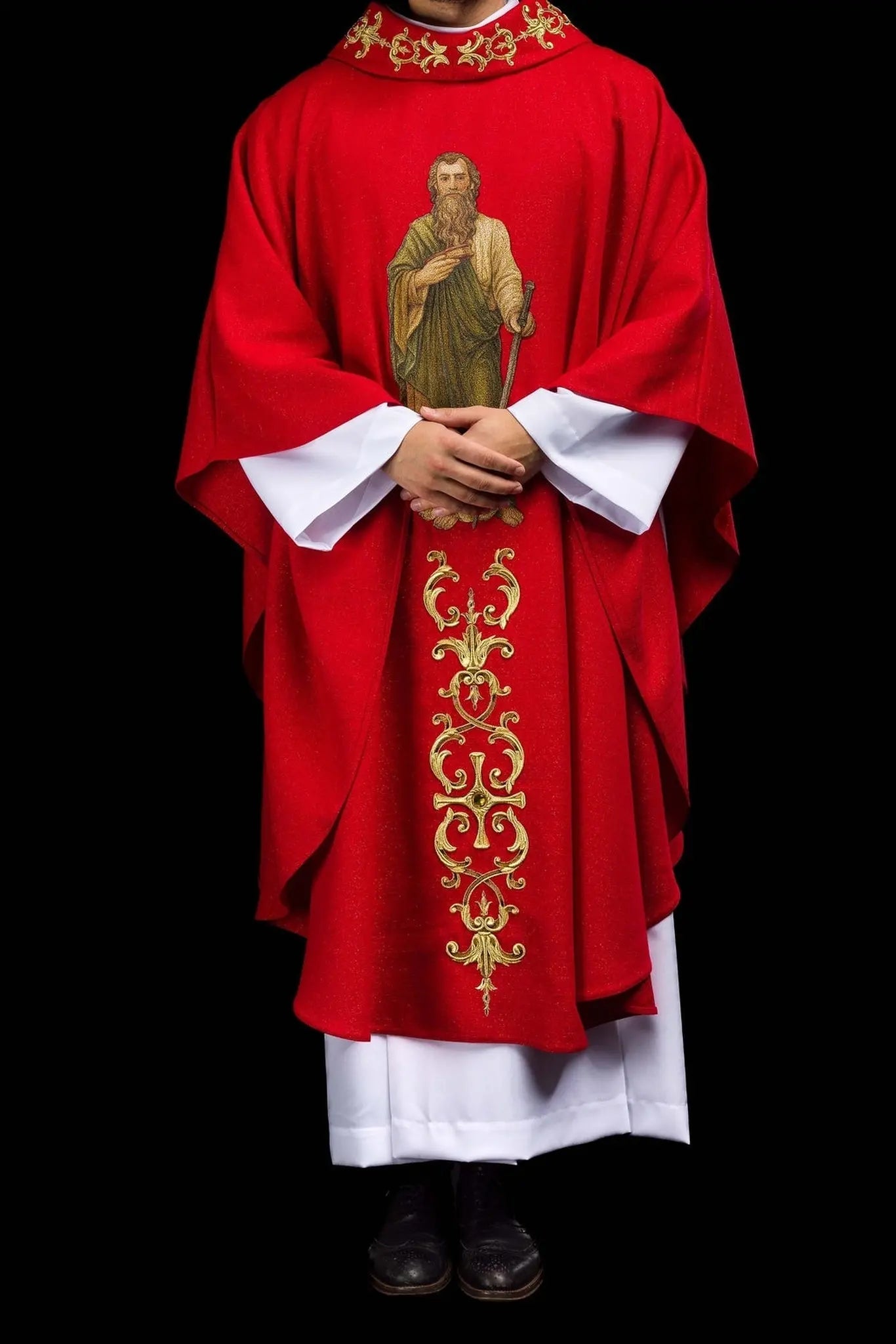Chasuble richement brodée avec l'image de Saint Paul rouge