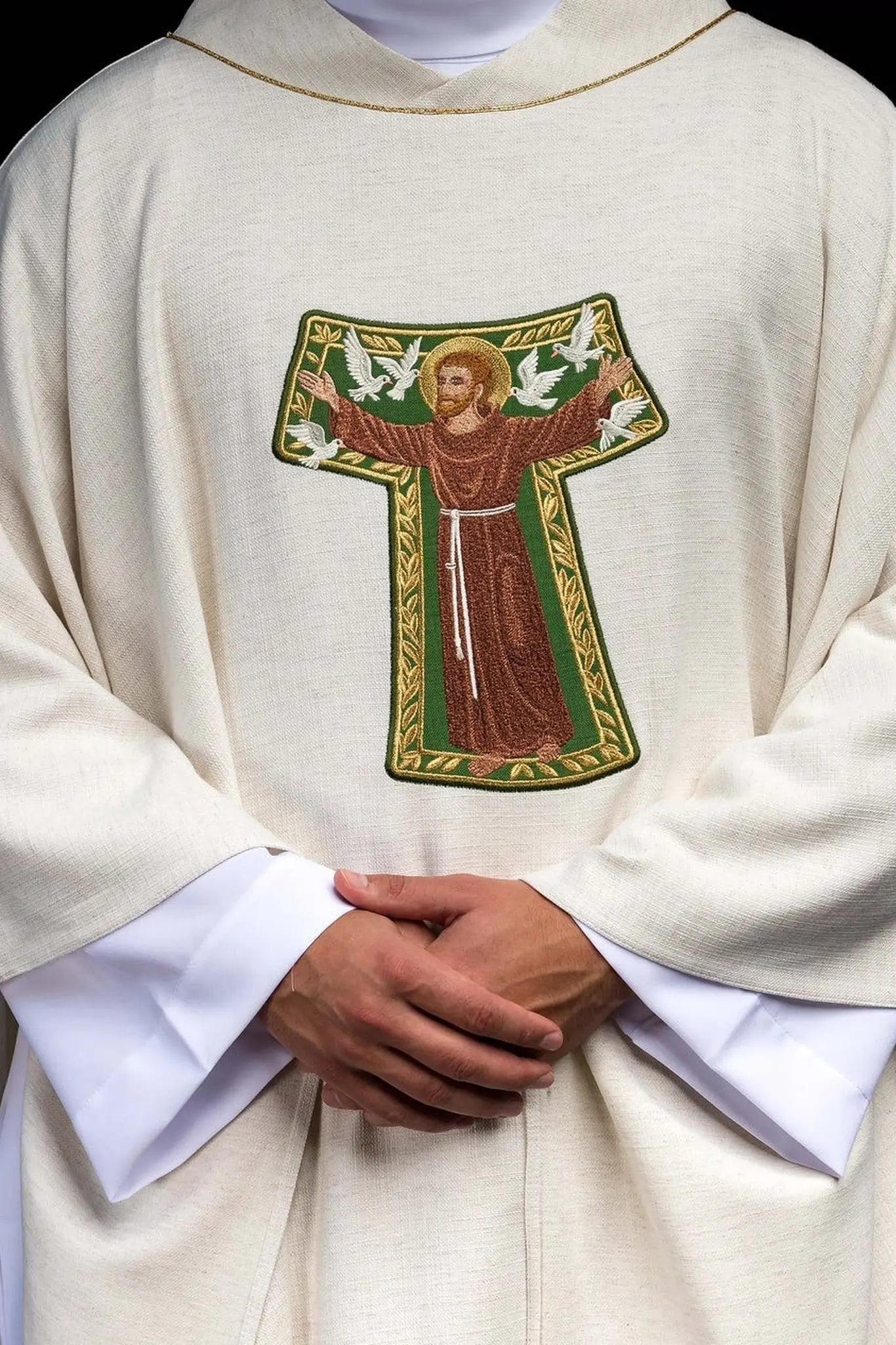 Chasuble brodée avec l'image de Saint François