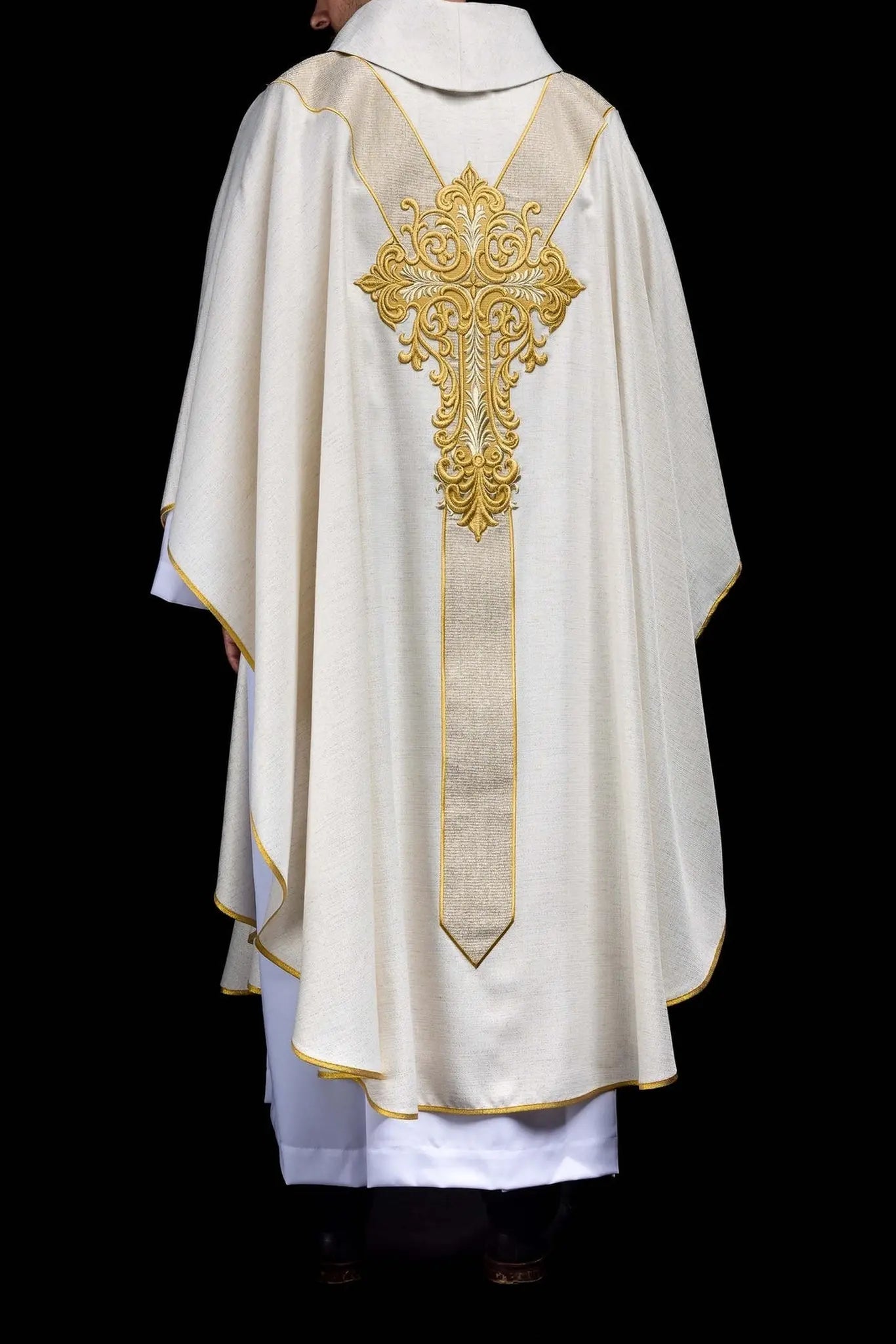Chasuble brodée avec l'image de Jésus Miséricordieux écru
