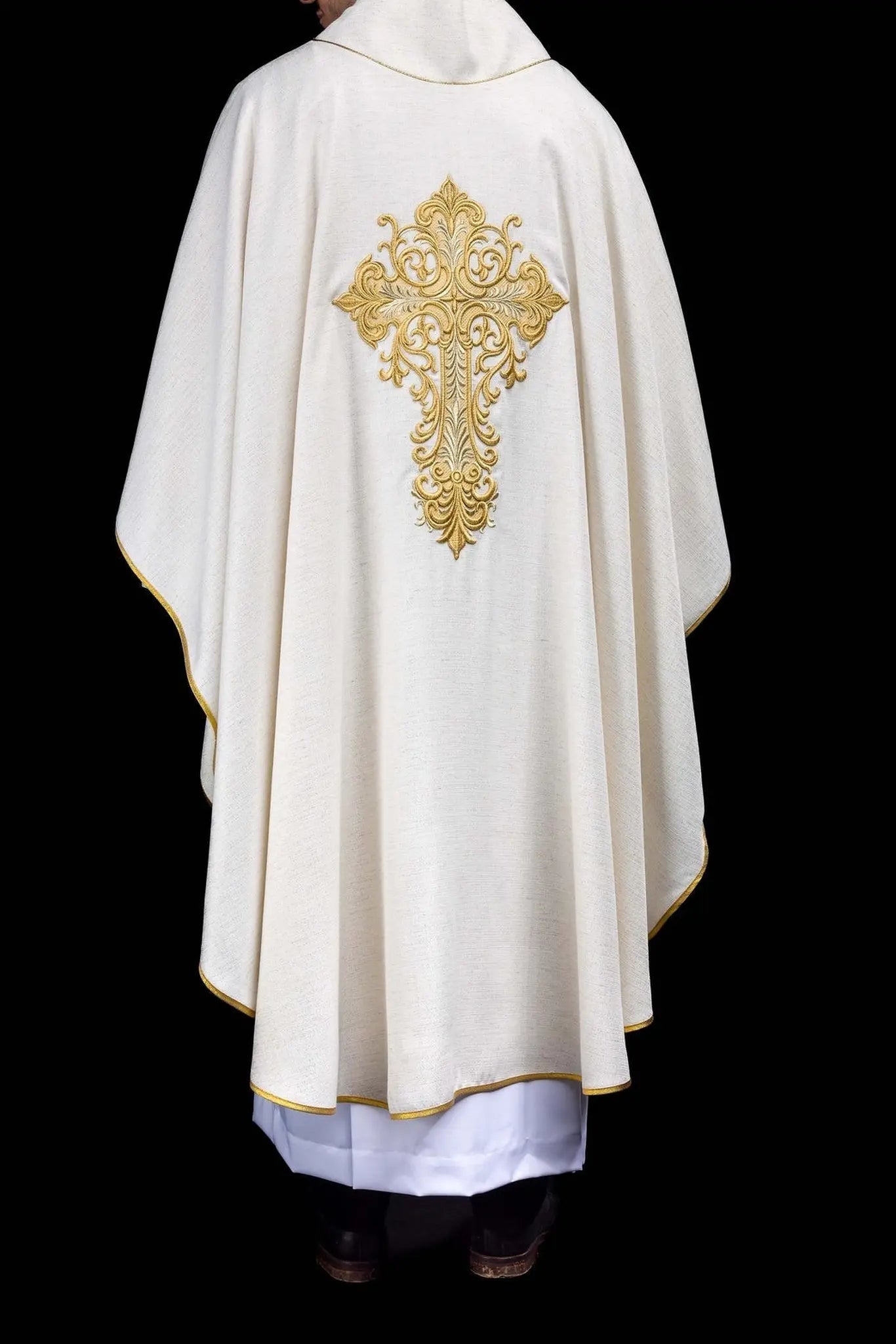 Chasuble brodée avec l'image de Jésus Miséricordieux écru