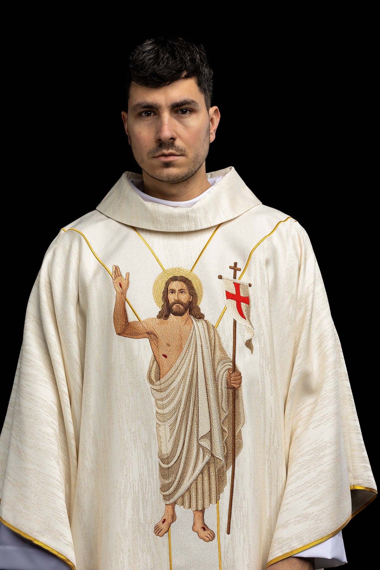 Ornat haftowany z wizerunkiem Jezusa Zmartwychwstałego i Baranka Wielkanocnego - ORNATY.PL