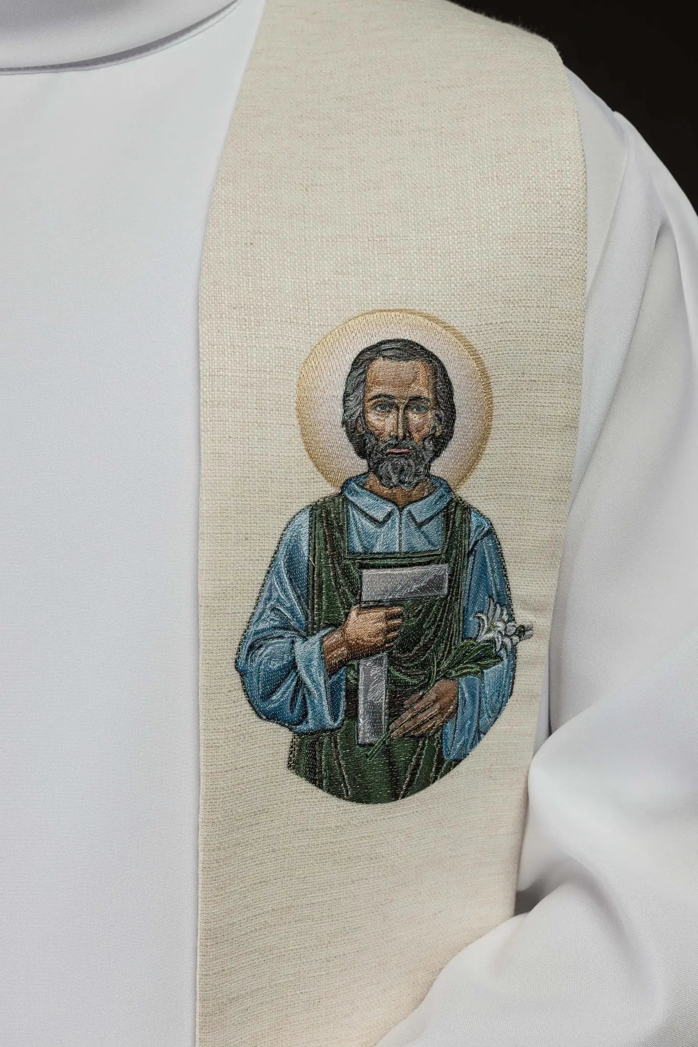 Étole brodée avec l'image de Saint Joseph l'Ouvrier