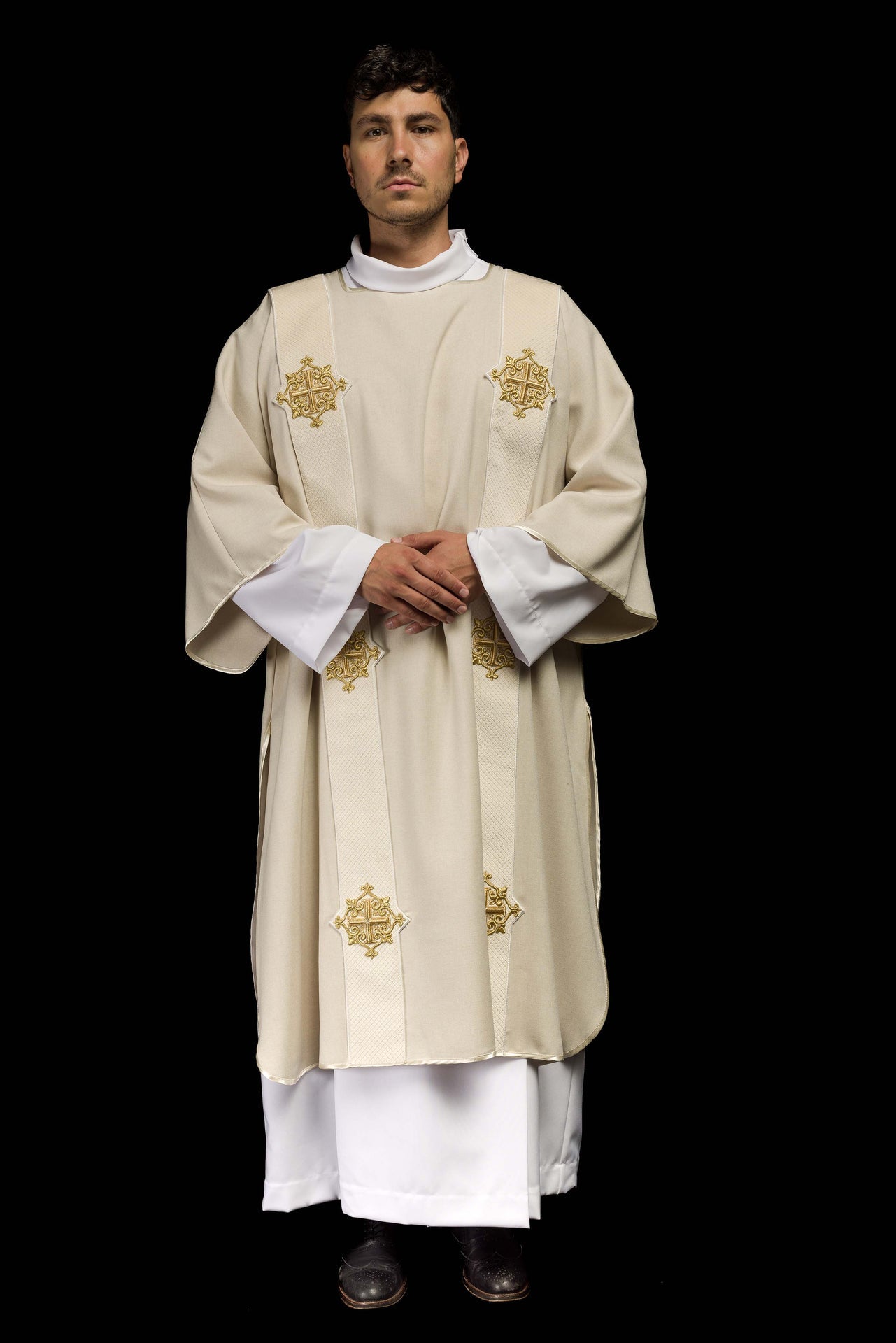 Dalmatyka z pasami na aksamicie z symbolami Krzyża Ecru - ORNATY.PL