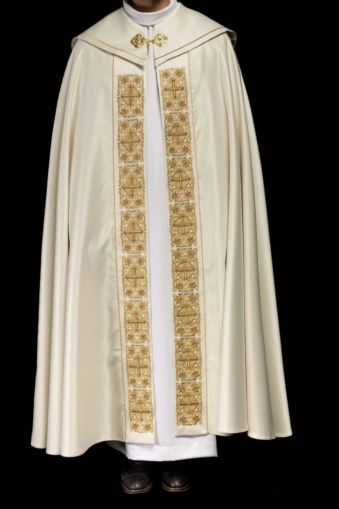 Liturgical cape with richly decorated belt 150 cm