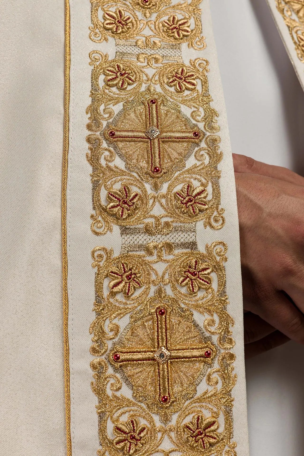 Liturgical cape with richly decorated belt 150 cm