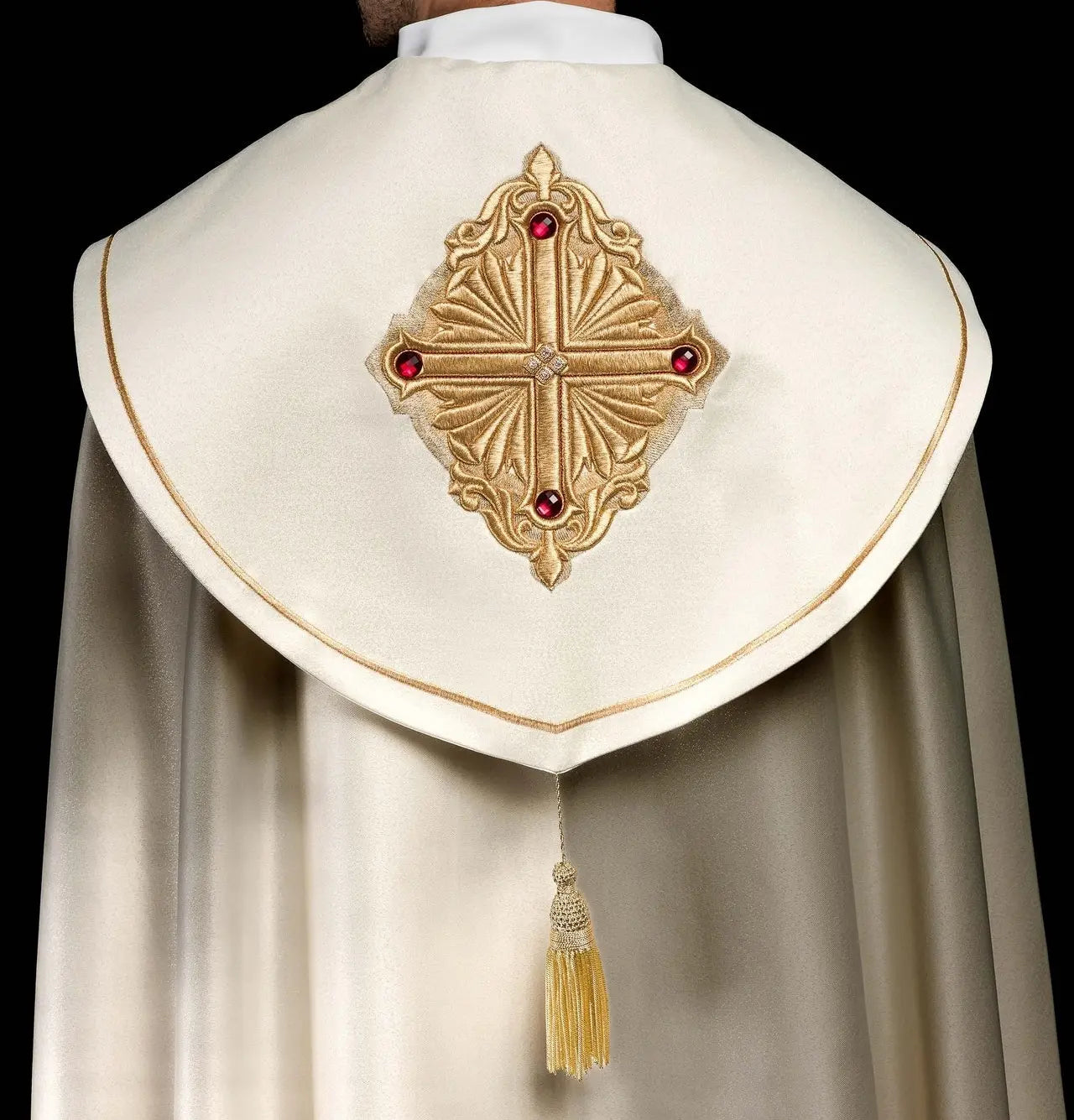 Liturgical cape with richly decorated belt 150 cm
