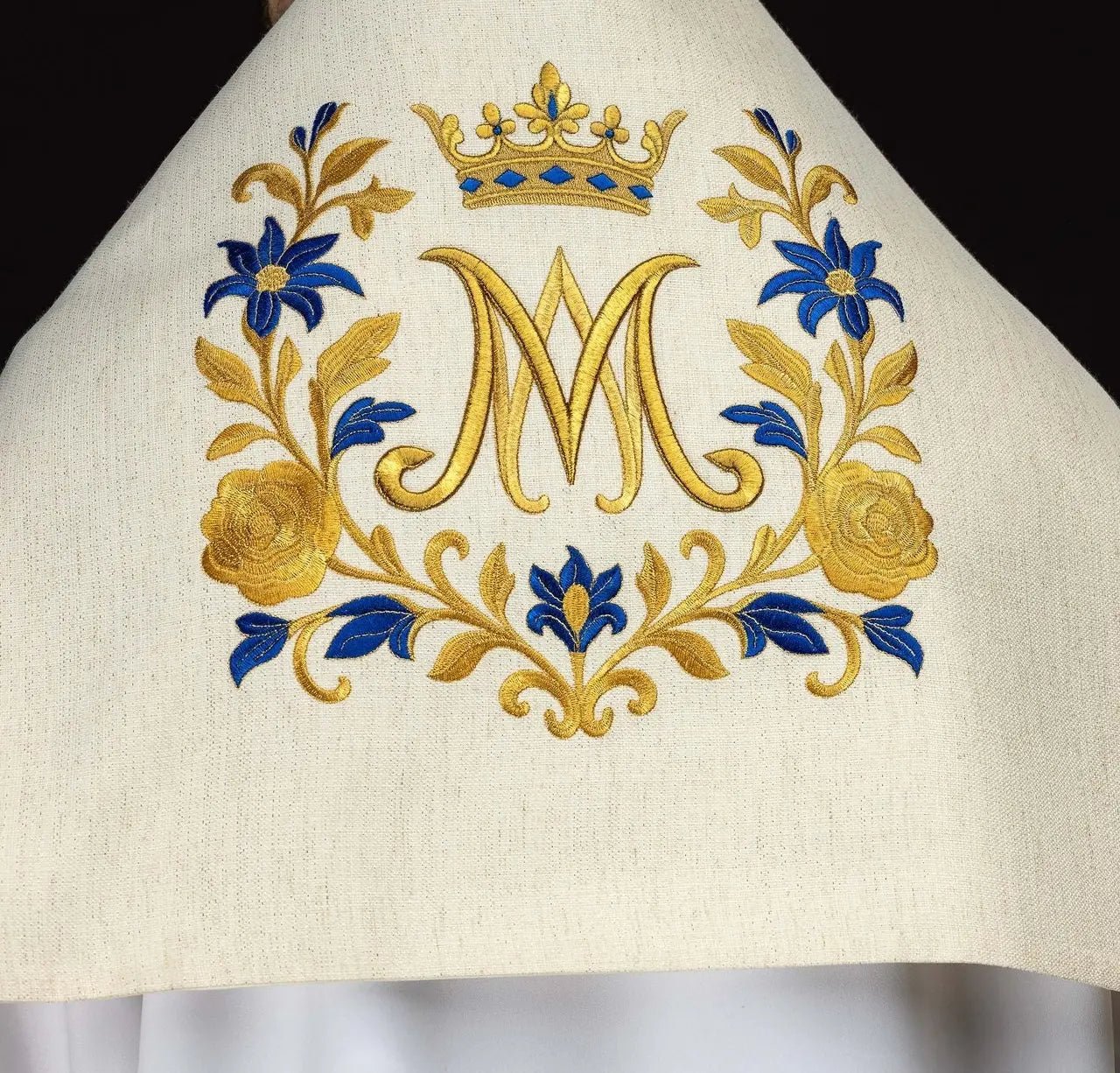 Voile huméral écru avec broderie mariale