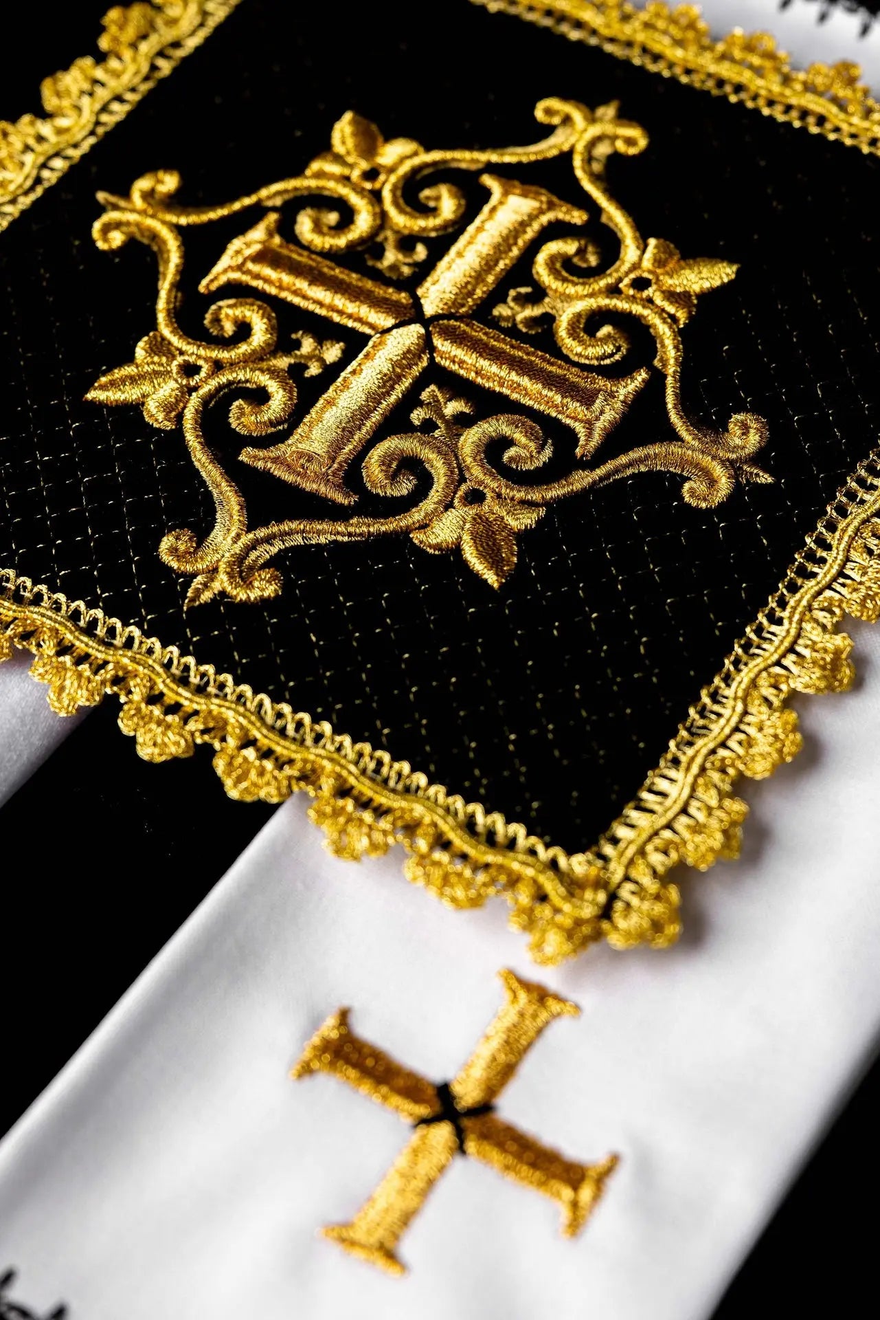 Chalice linens set with an embroidered cross black velvet