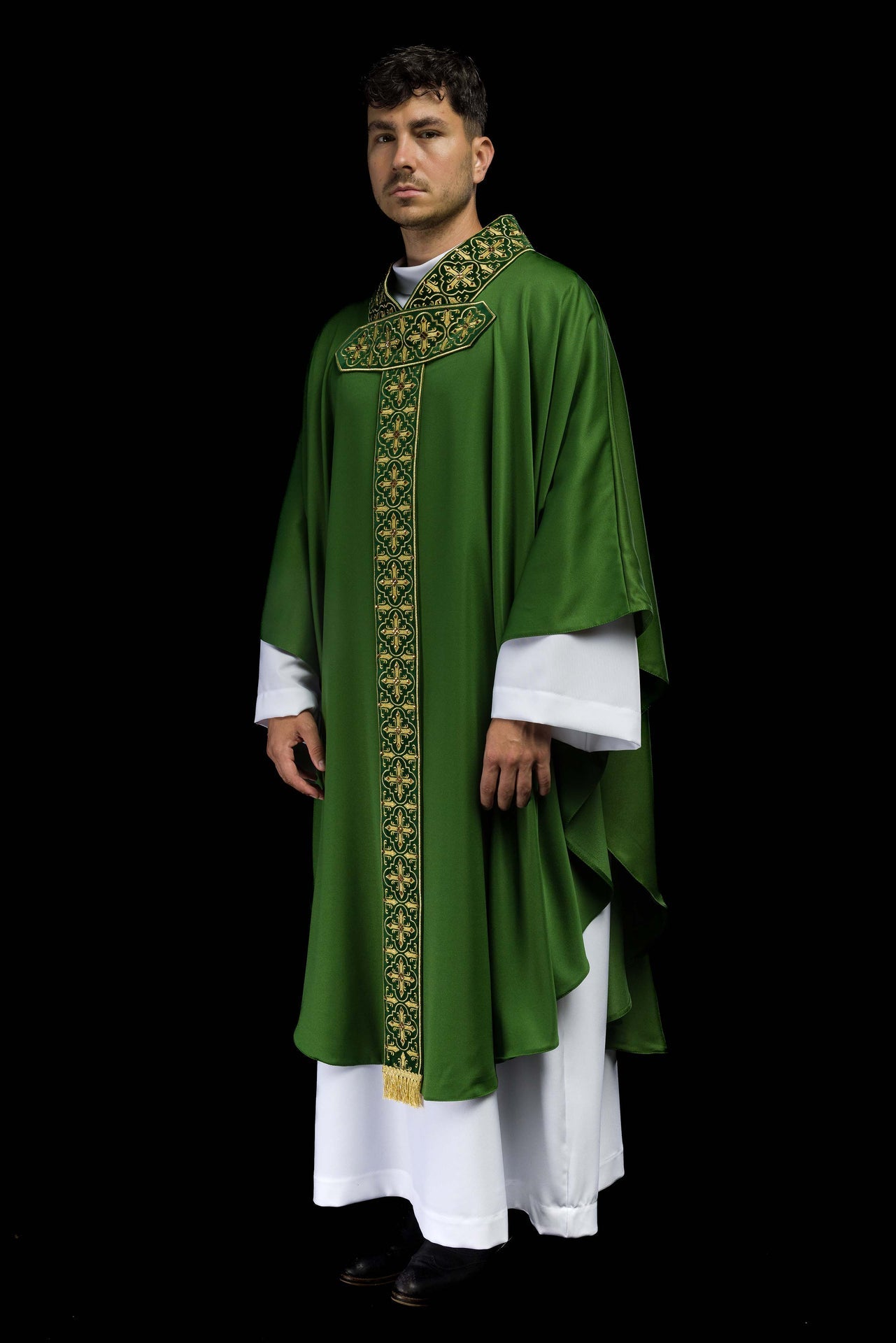 Ornat zielony z wiszącym haftowanym pasem i 500 kamieniami - ORNATY.PL