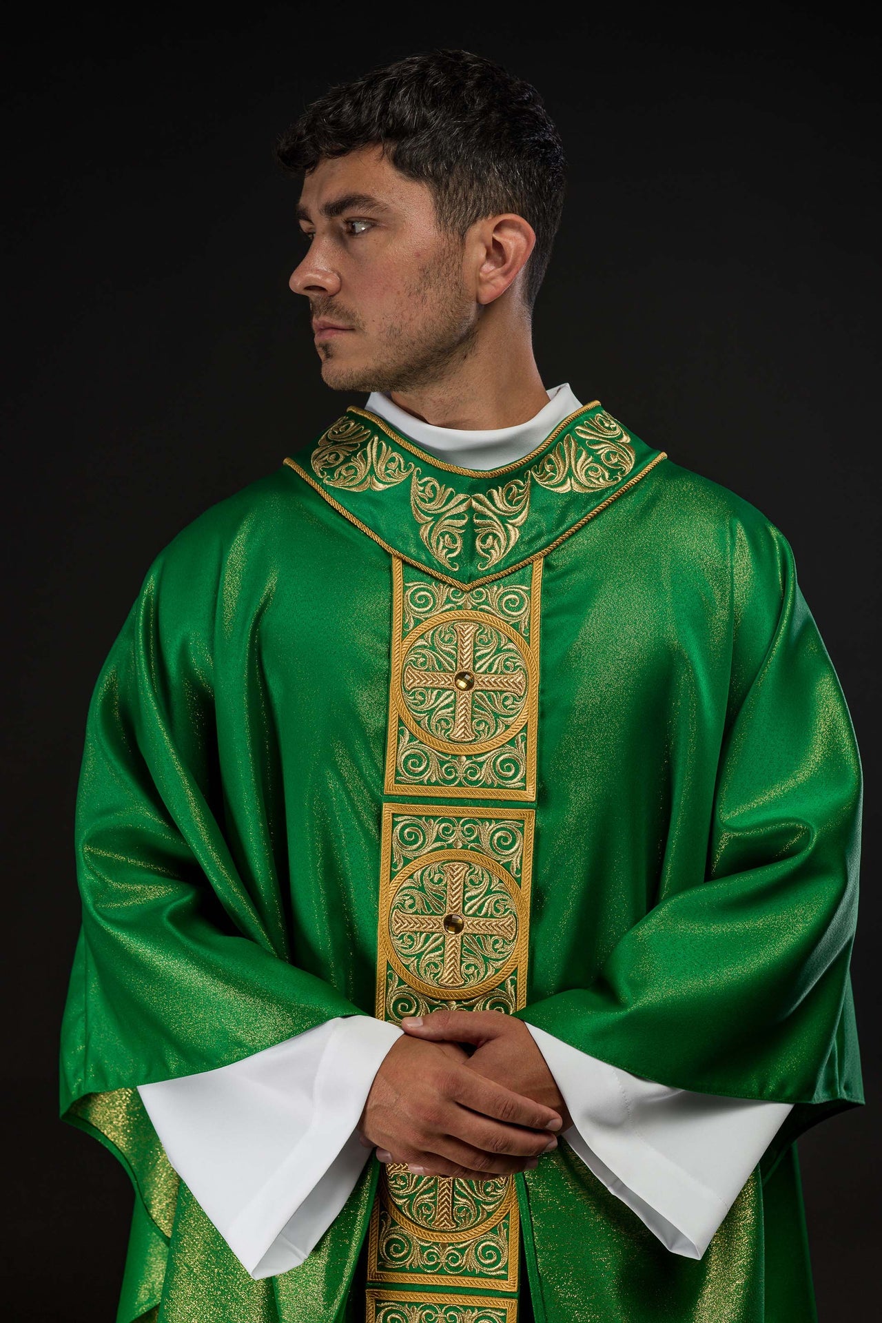 Ornat zielony bogato haftowany dekorowany kamieniami - ORNATY.PL