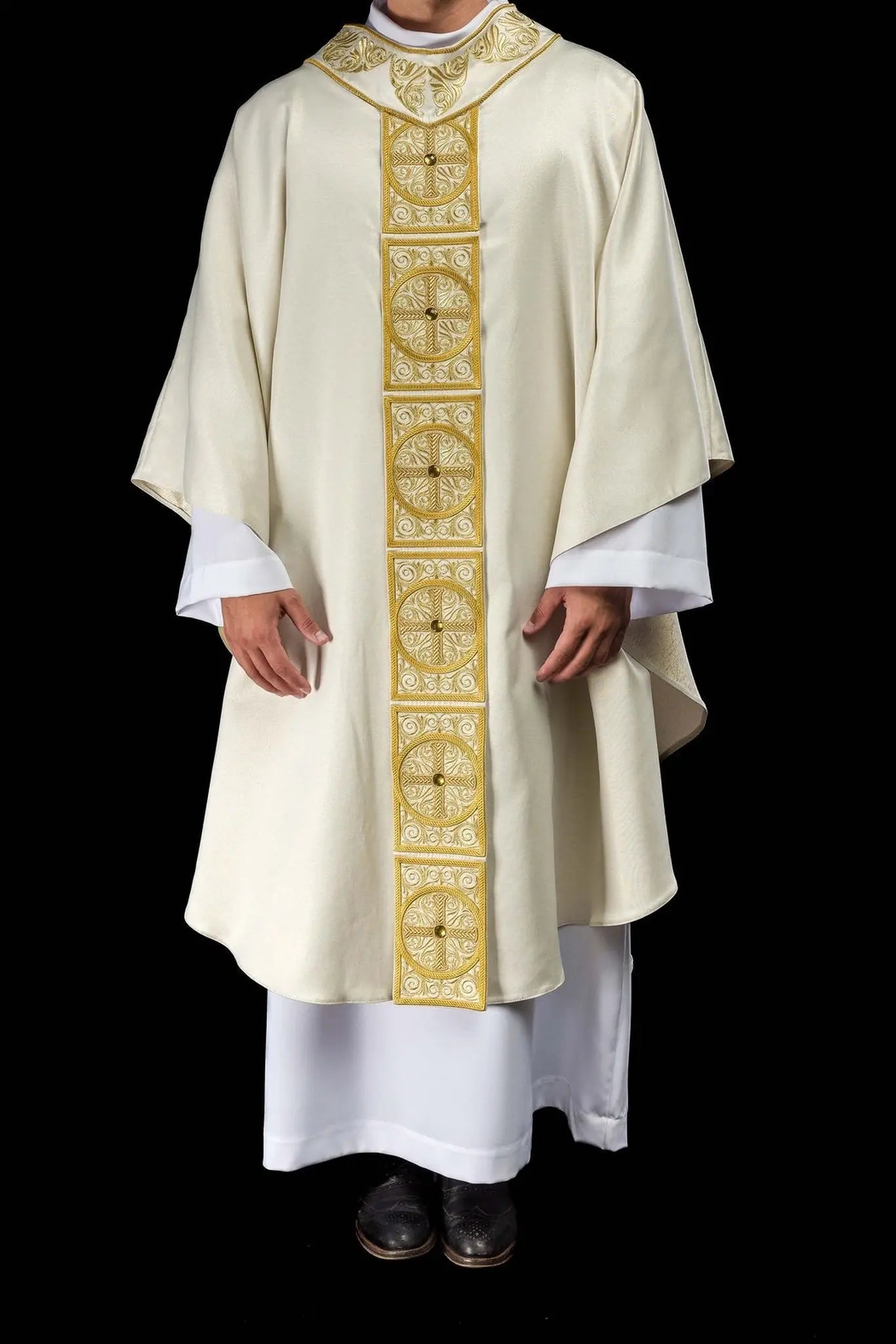 Gold chasuble richly embroidered decorated with stones