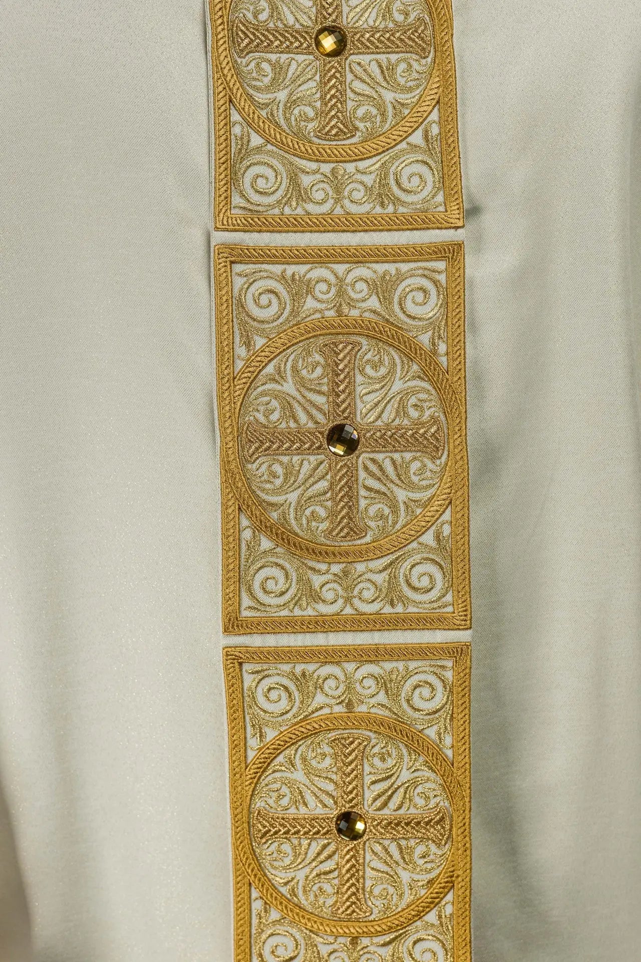 Gold chasuble richly embroidered decorated with stones