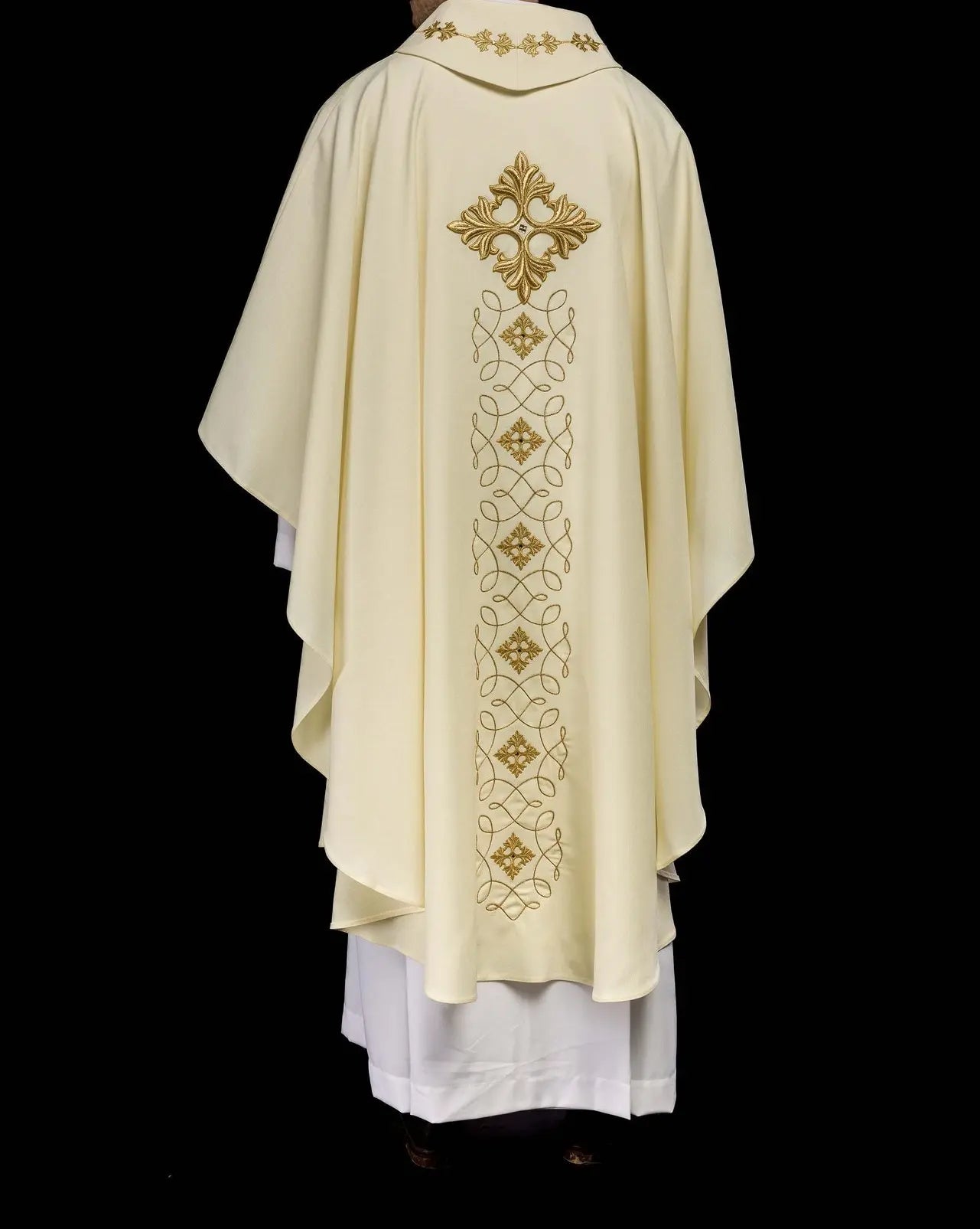 Chasuble richly embroidered with string decorated with stones