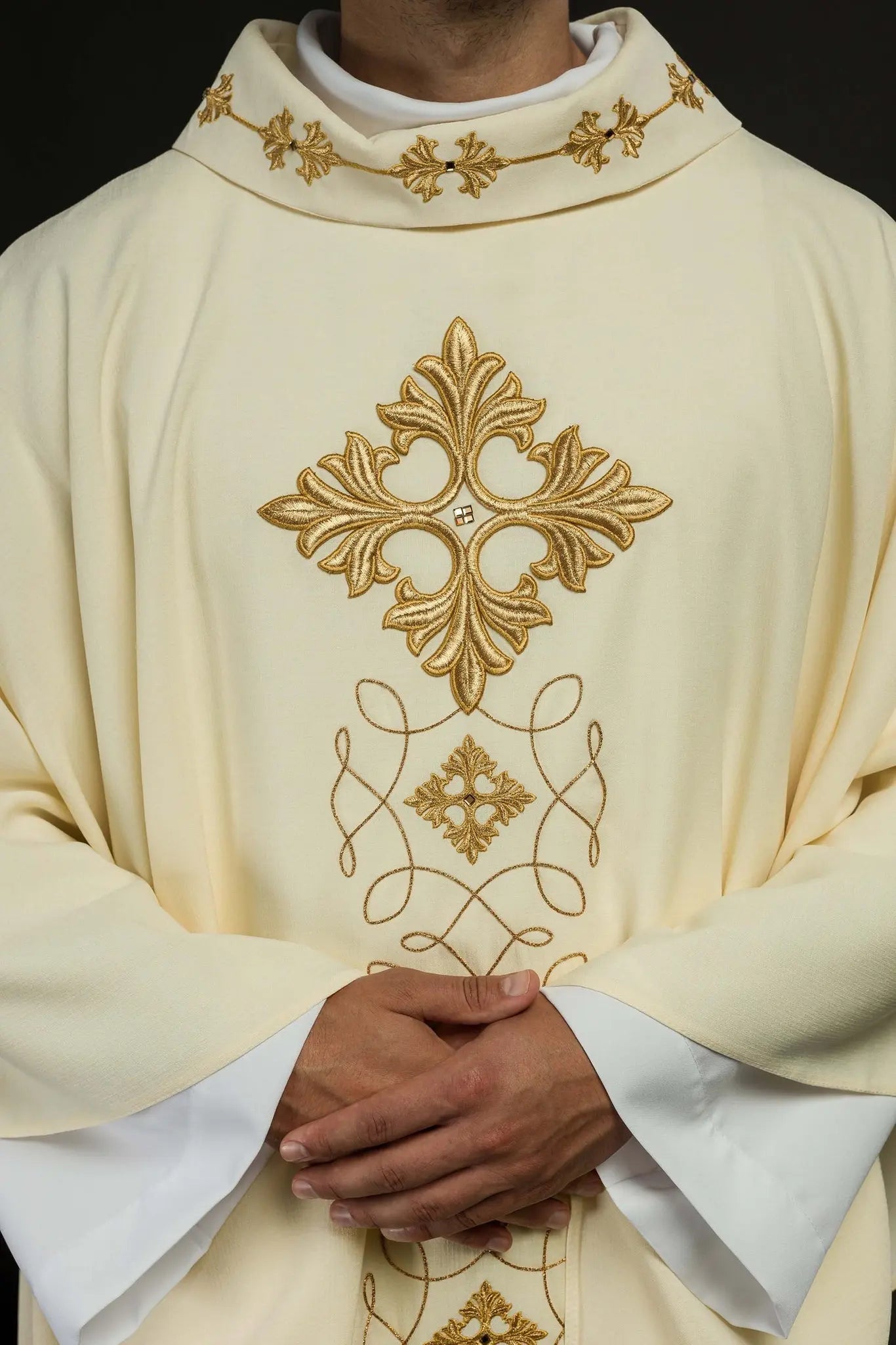 Chasuble richly embroidered with string decorated with stones