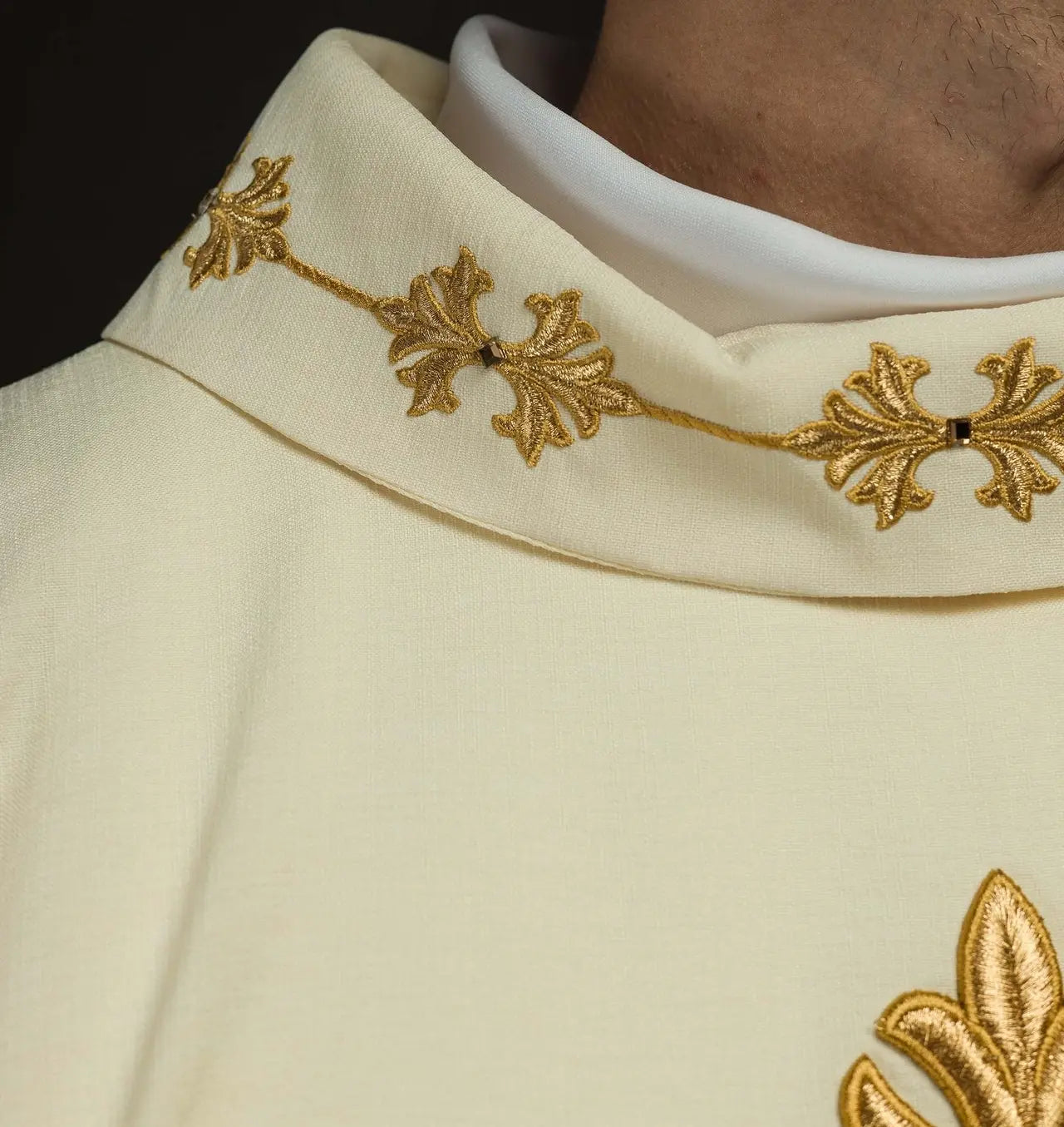 Chasuble richly embroidered with string decorated with stones